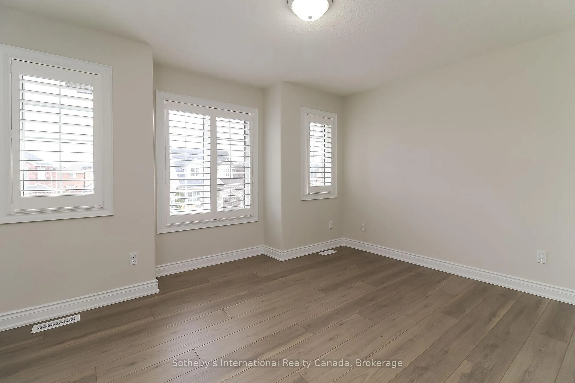 Photo 39 of 75 Garbutt Crescent, Collingwood — HOMEH