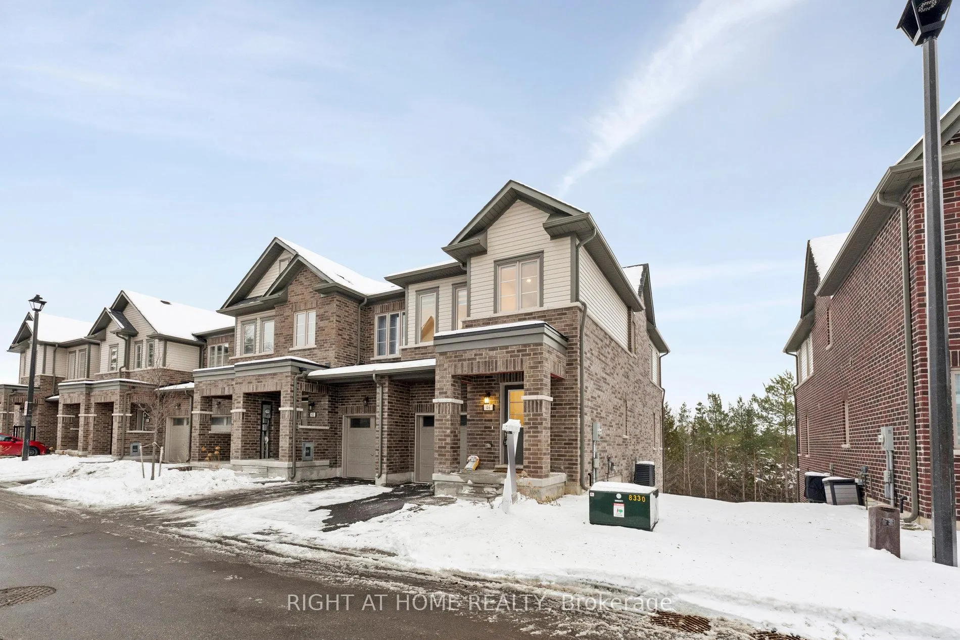 Photo 2 of 46 Senay Circle, Clarington, Courtice — HOMEH
