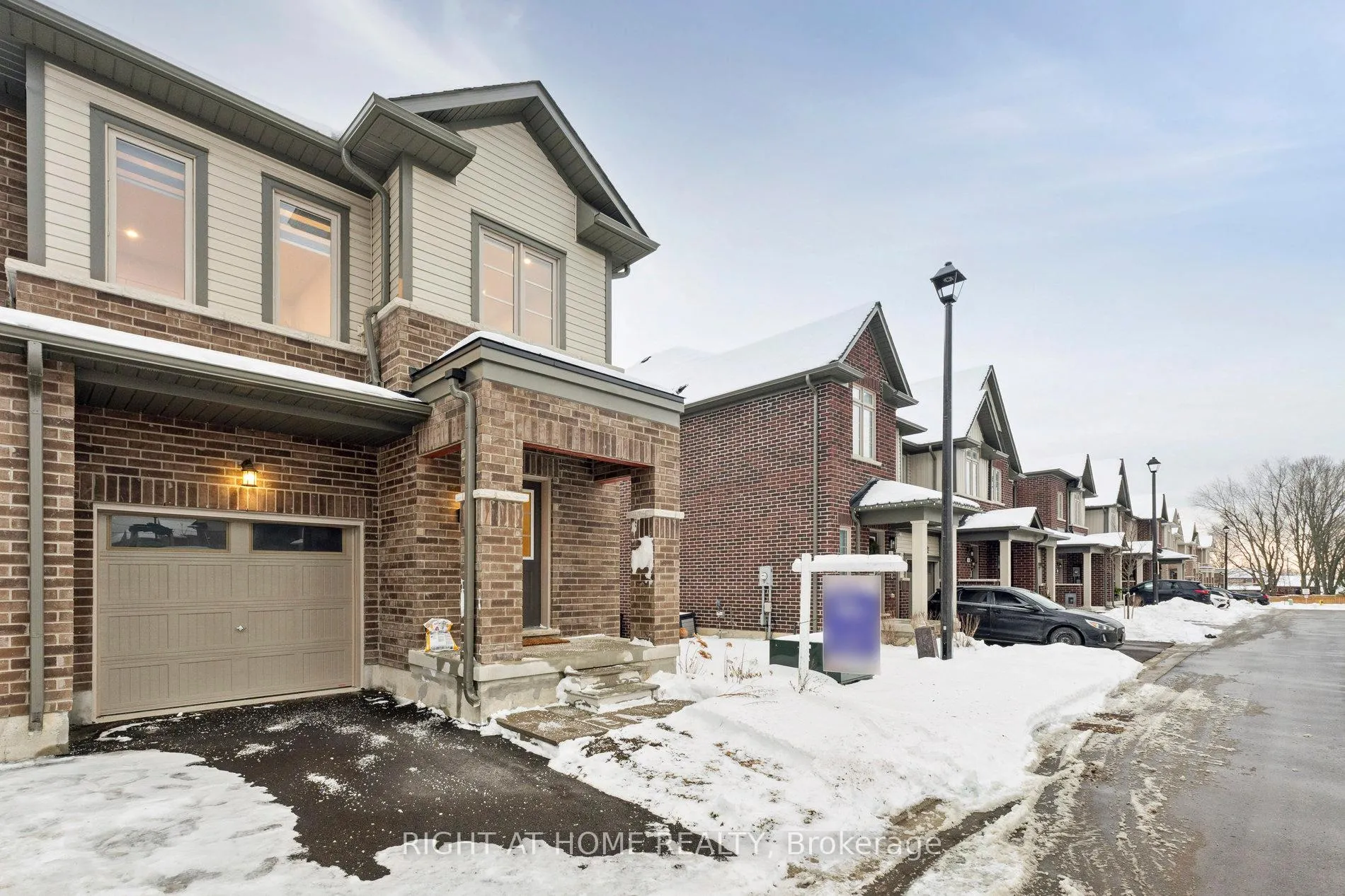 Photo 3 of 46 Senay Circle, Clarington, Courtice — HOMEH