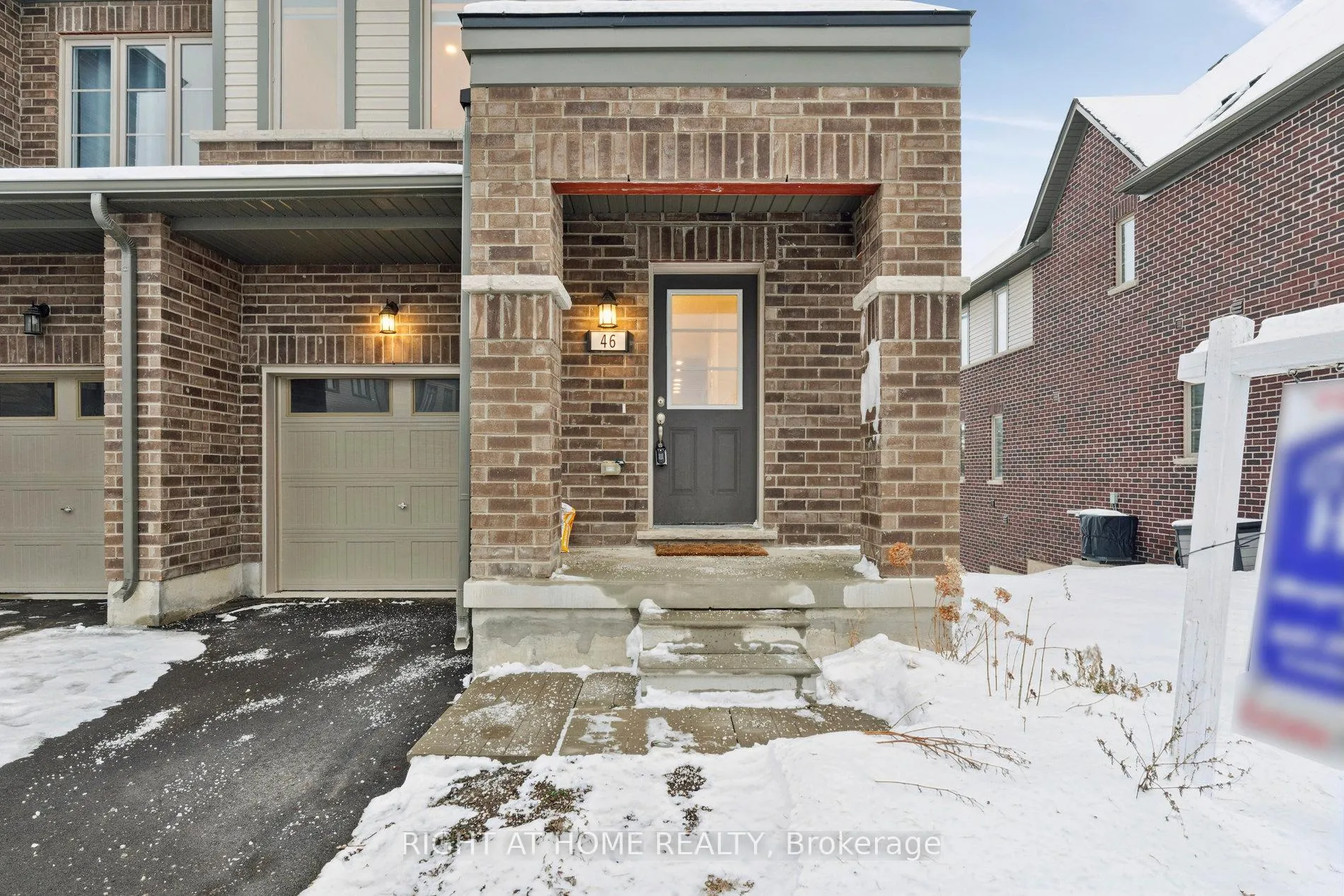 Photo 4 of 46 Senay Circle, Clarington, Courtice — HOMEH