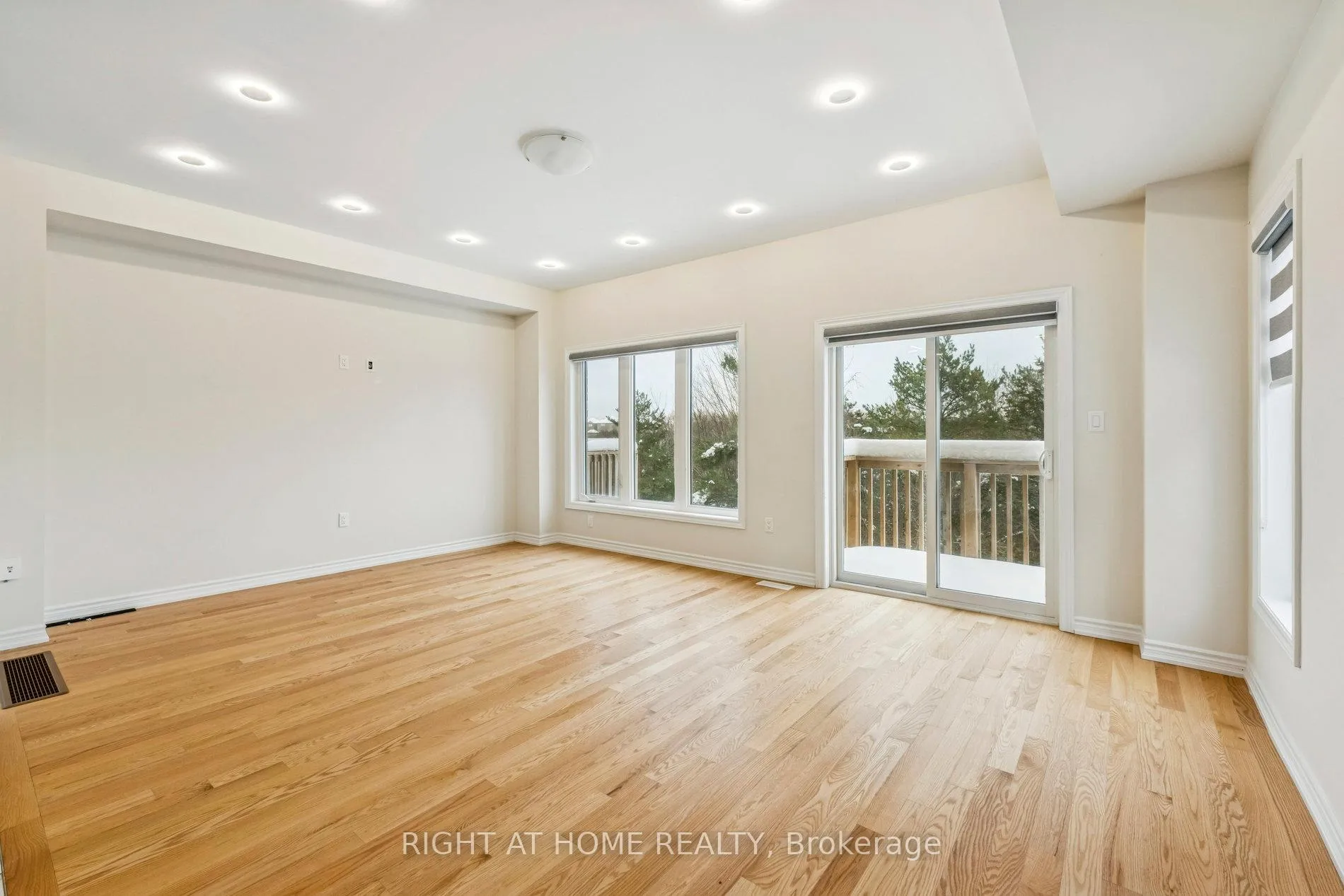 Photo 10 of 46 Senay Circle, Clarington, Courtice — HOMEH