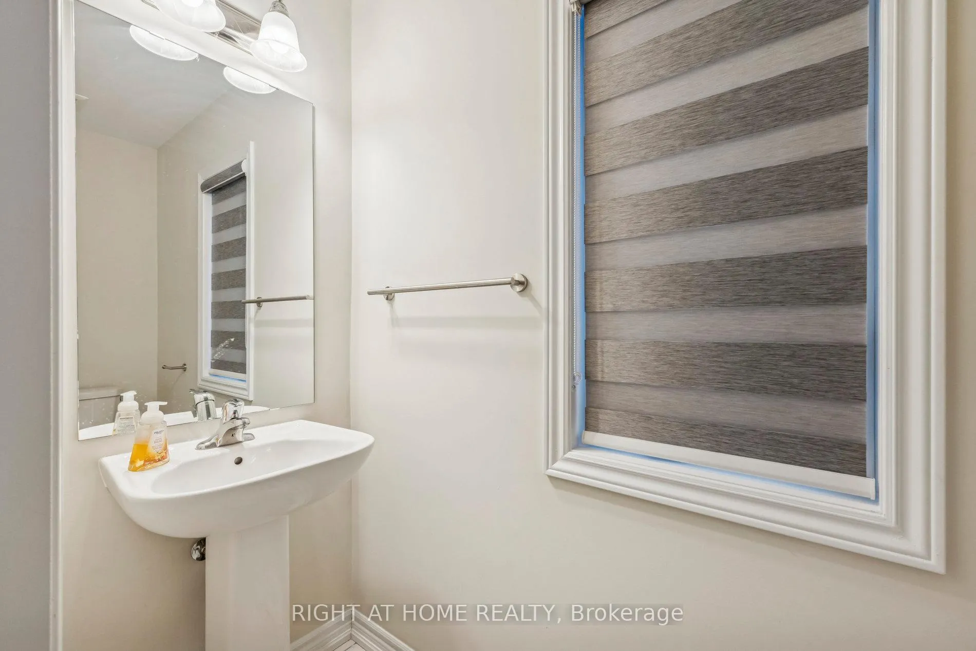 Photo 17 of 46 Senay Circle, Clarington, Courtice — HOMEH