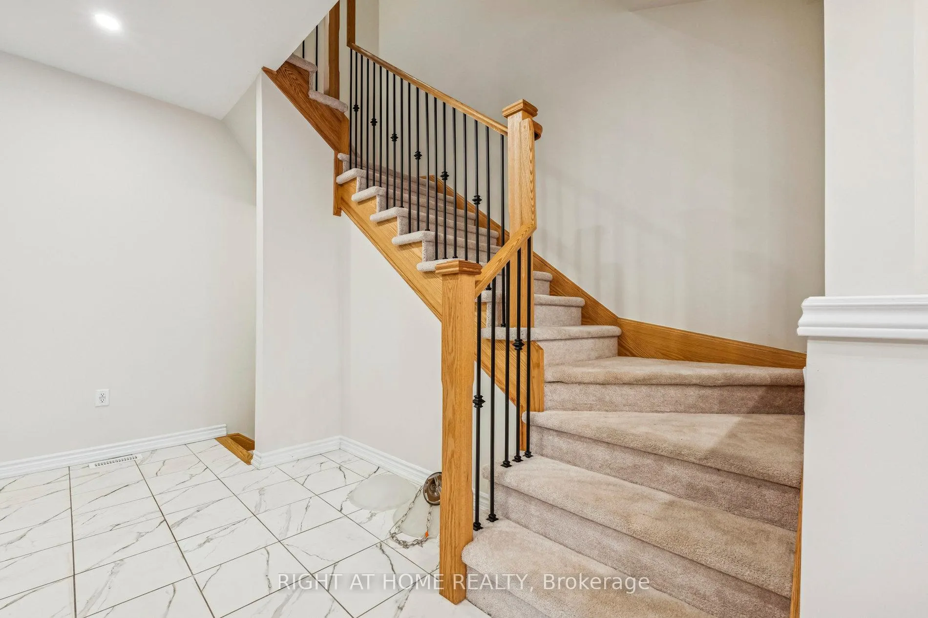 Photo 18 of 46 Senay Circle, Clarington, Courtice — HOMEH