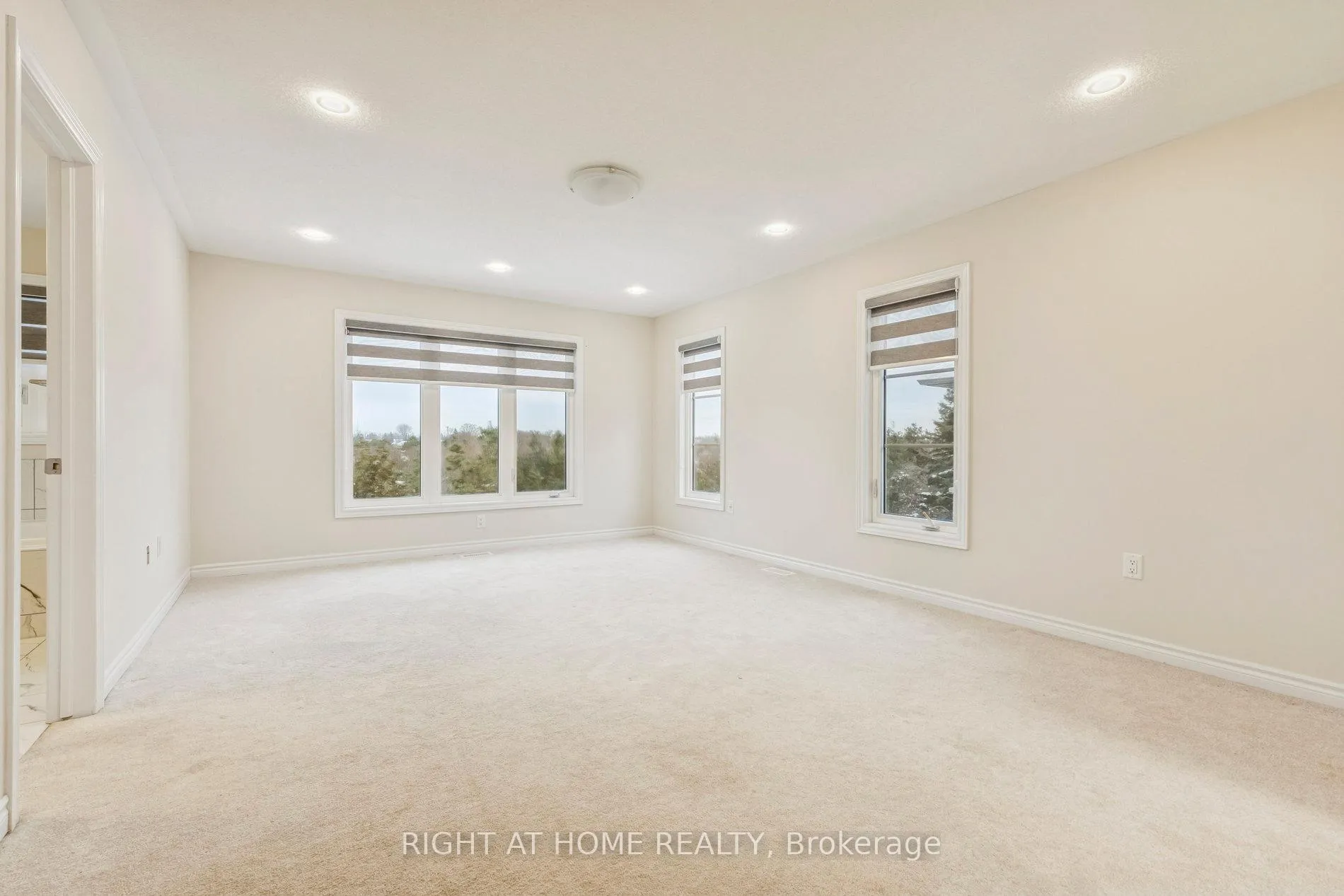 Photo 21 of 46 Senay Circle, Clarington, Courtice — HOMEH