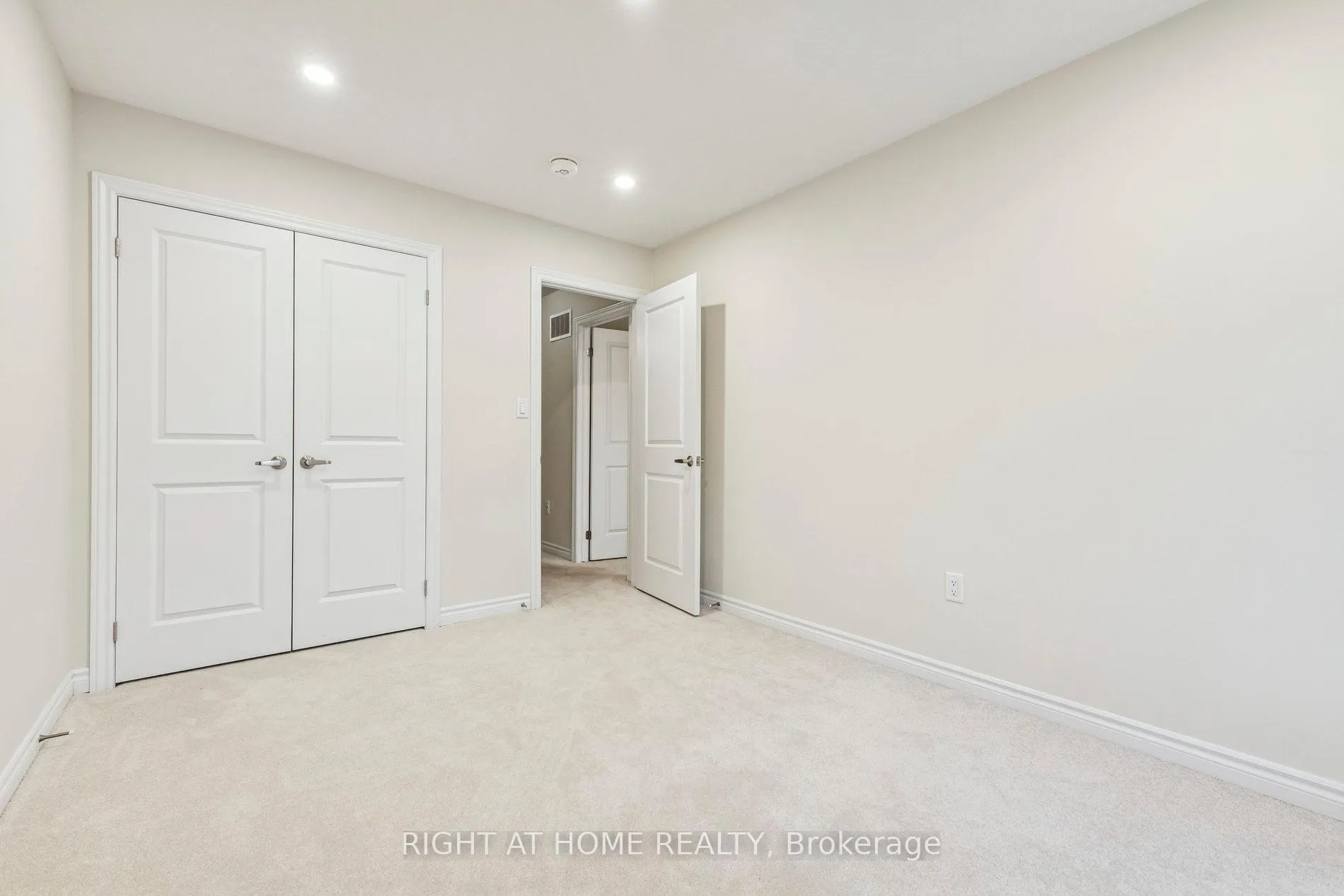 Photo 28 of 46 Senay Circle, Clarington, Courtice — HOMEH