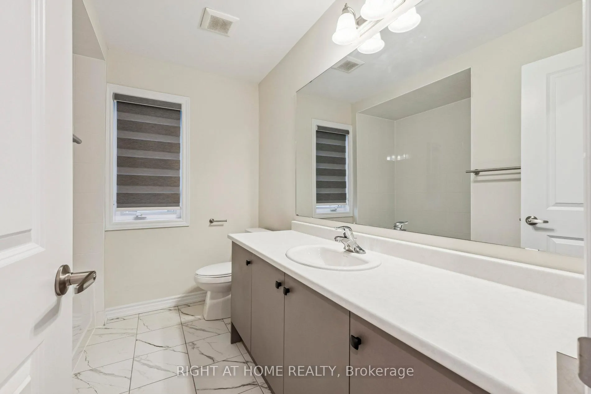Photo 32 of 46 Senay Circle, Clarington, Courtice — HOMEH