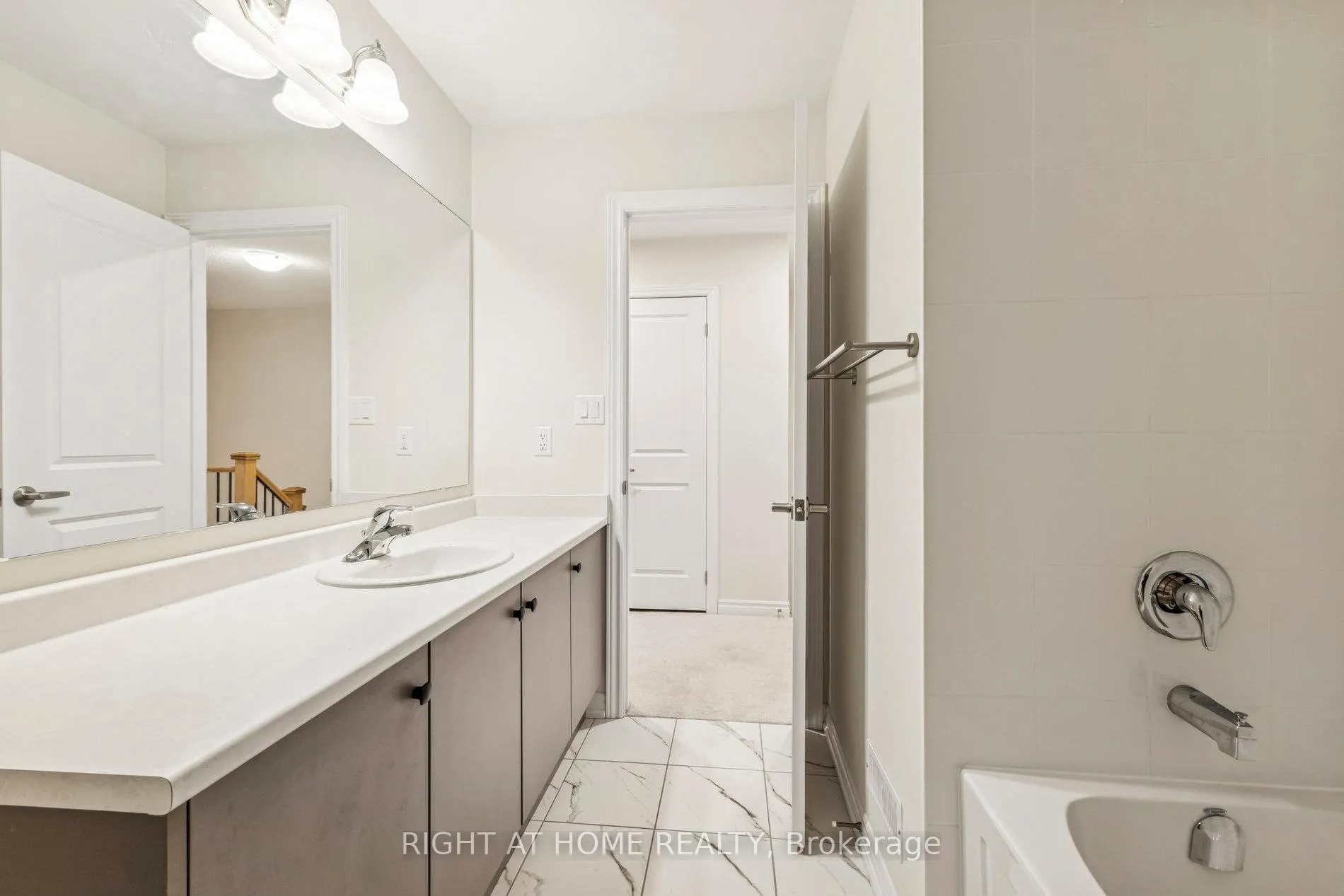 Photo 33 of 46 Senay Circle, Clarington, Courtice — HOMEH