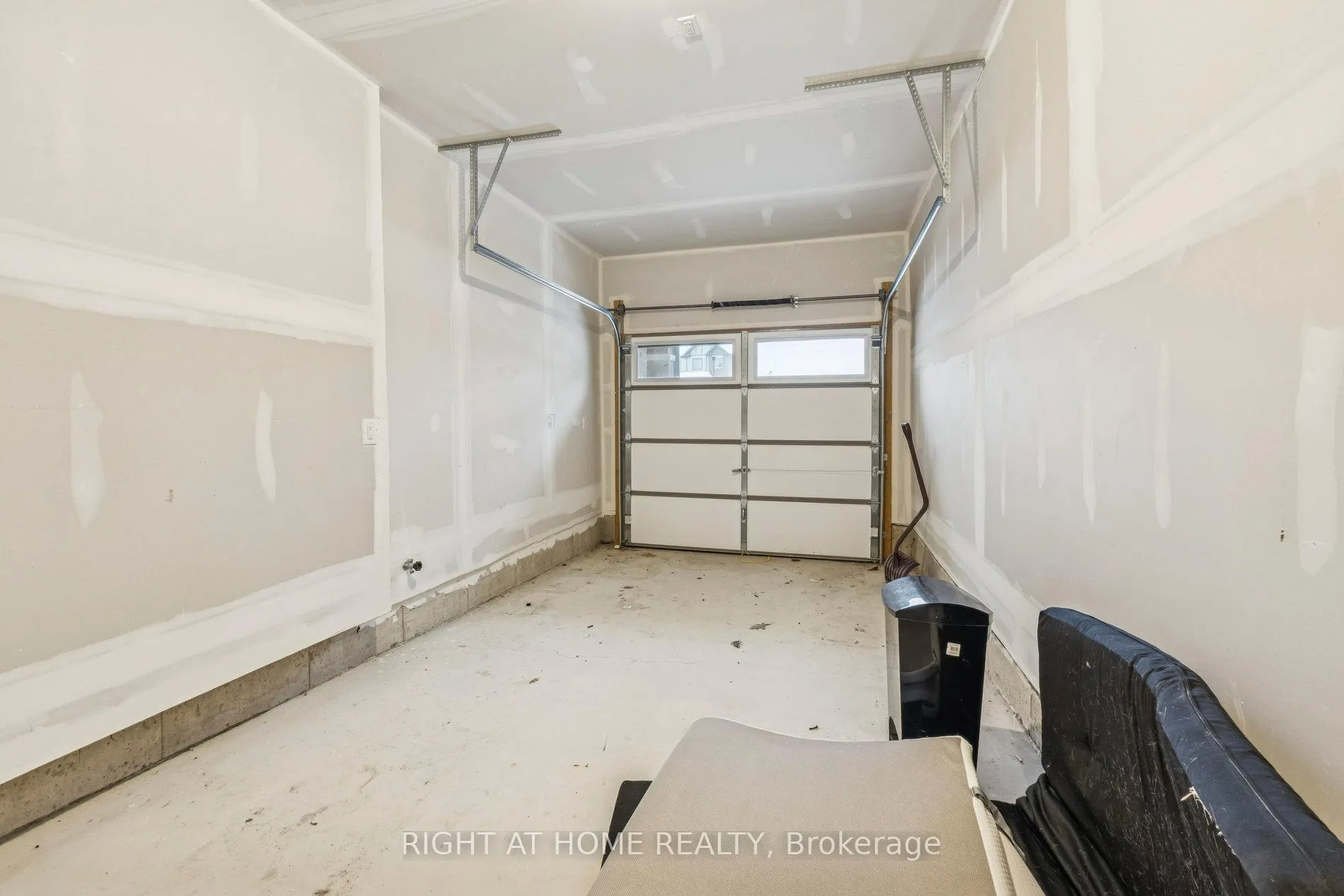 Photo 36 of 46 Senay Circle, Clarington, Courtice — HOMEH