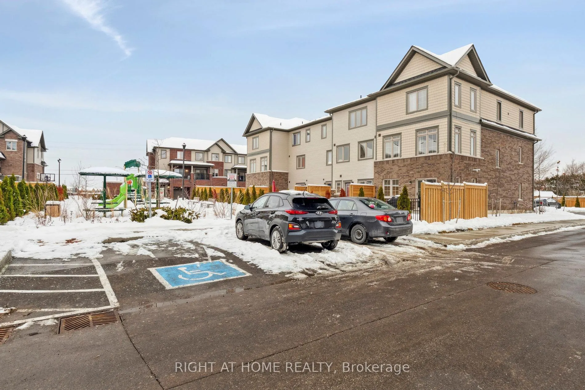 Photo 38 of 46 Senay Circle, Clarington, Courtice — HOMEH
