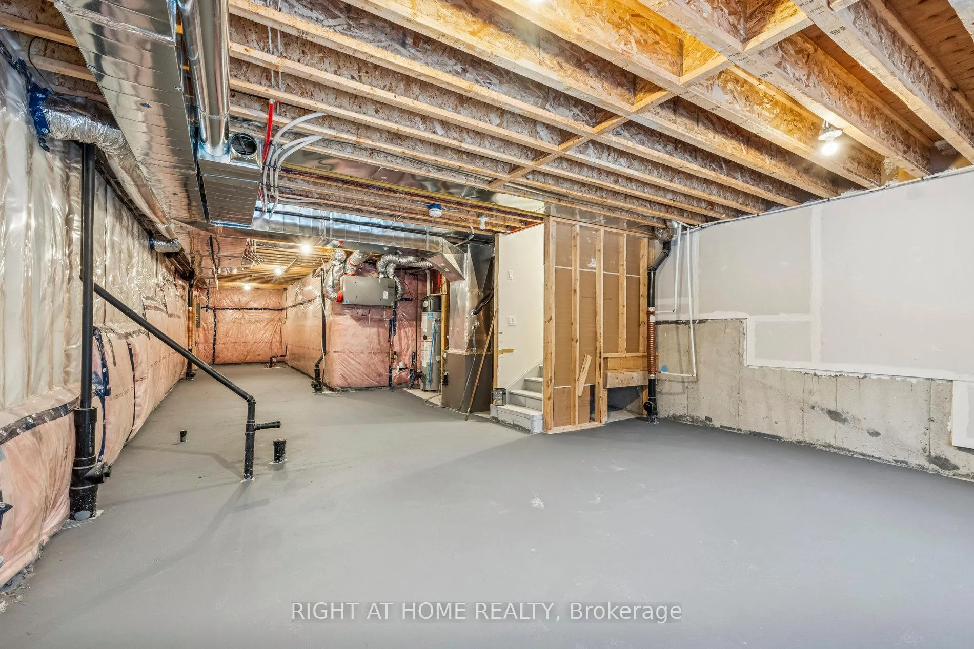 Photo 39 of 46 Senay Circle, Clarington, Courtice — HOMEH