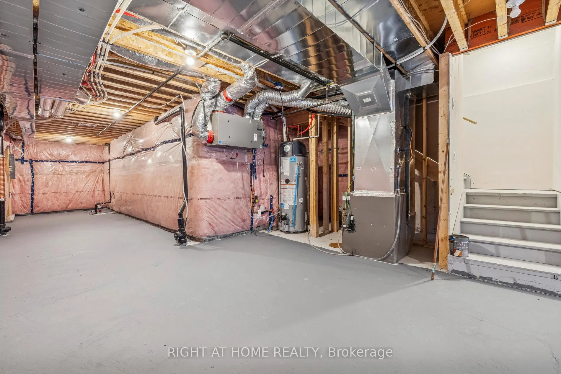 Photo 41 of 46 Senay Circle, Clarington, Courtice — HOMEH