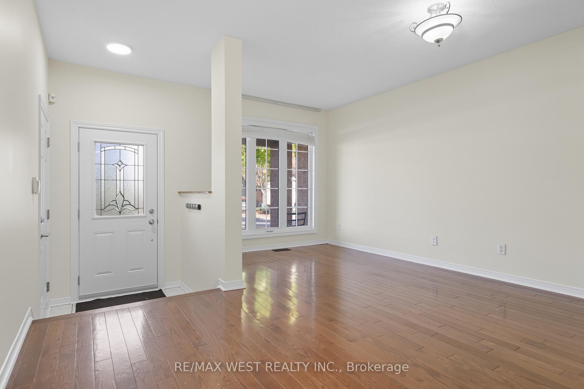 Photo 3 of 119 Deerfox Drive, Ottawa, Barrhaven - Longfields — HOMEH