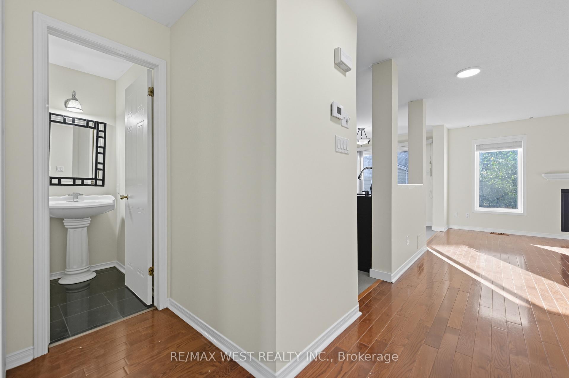 Photo 5 of 119 Deerfox Drive, Ottawa, Barrhaven - Longfields — HOMEH