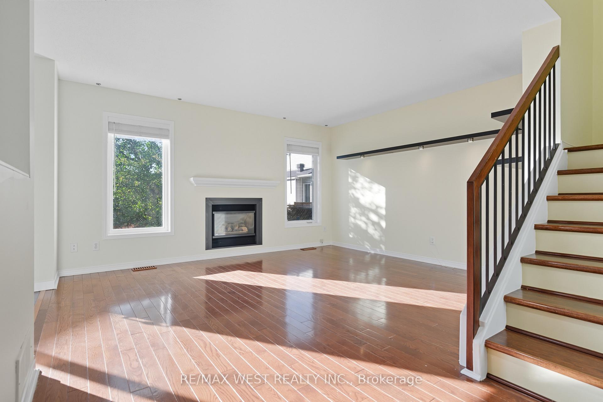 Photo 6 of 119 Deerfox Drive, Ottawa, Barrhaven - Longfields — HOMEH