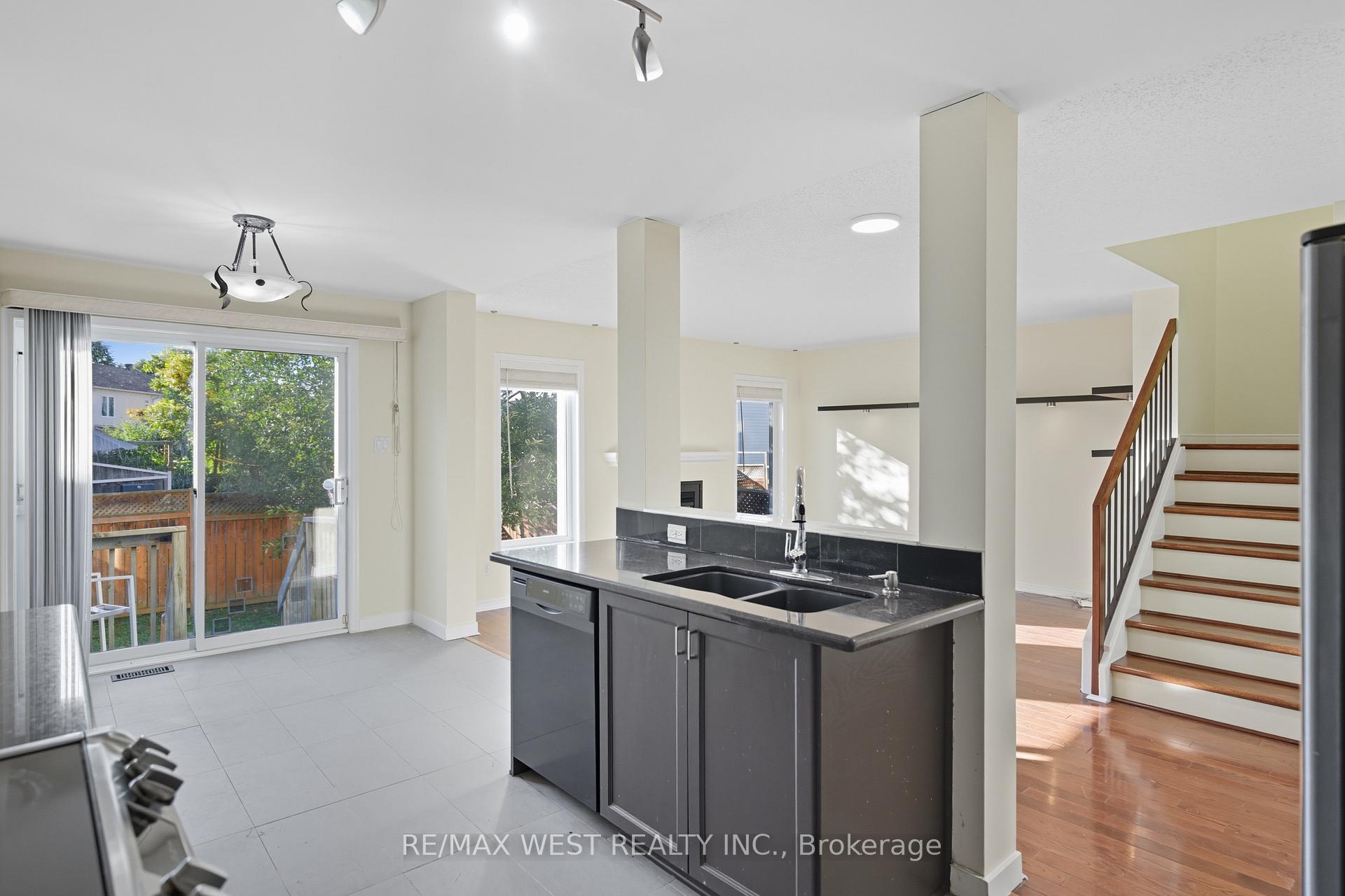 Photo 8 of 119 Deerfox Drive, Ottawa, Barrhaven - Longfields — HOMEH