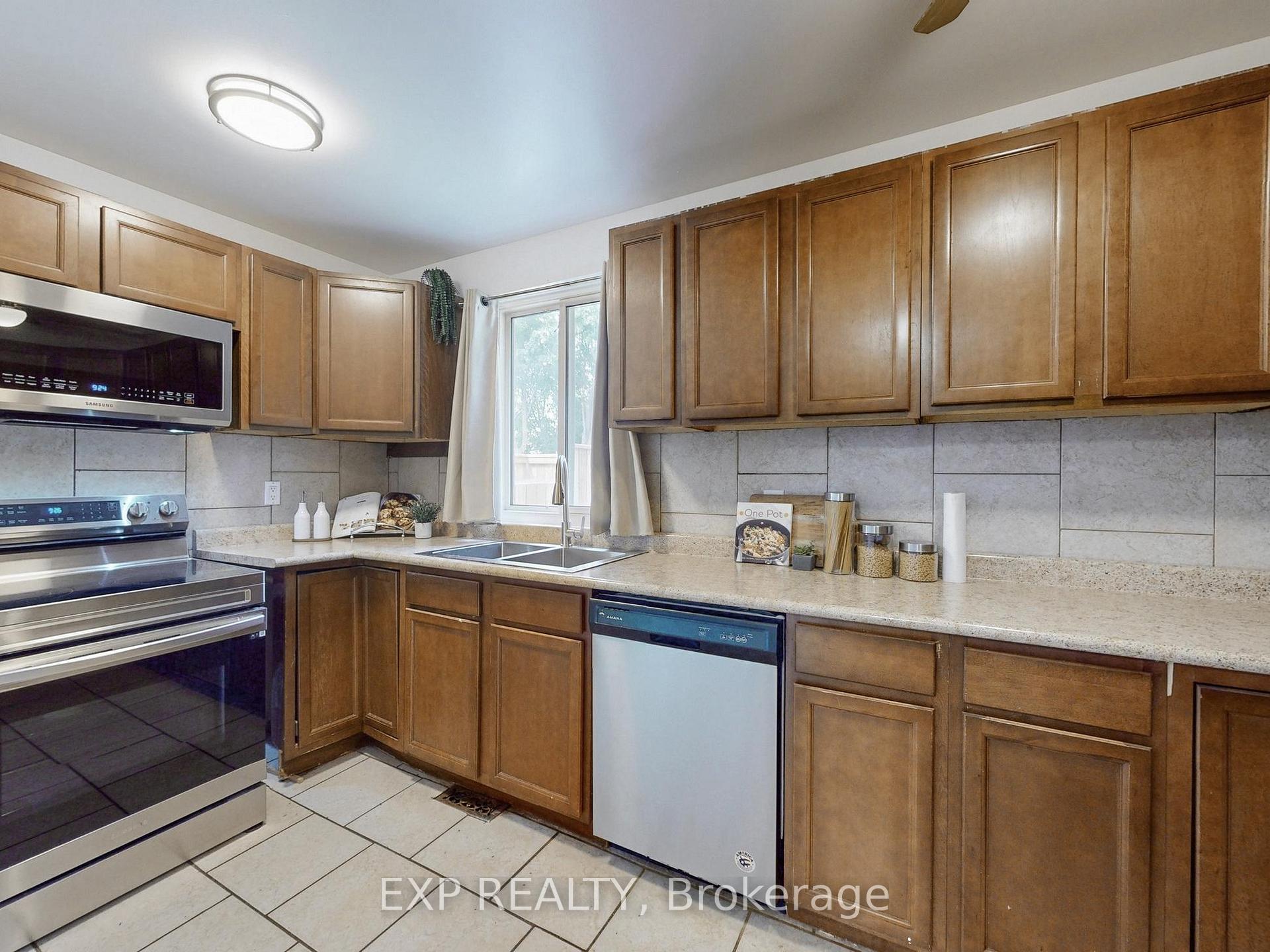 Photo 5 of Unit 23, 101 Dovedale Drive, Whitby, Downtown Whitby — HOMEH