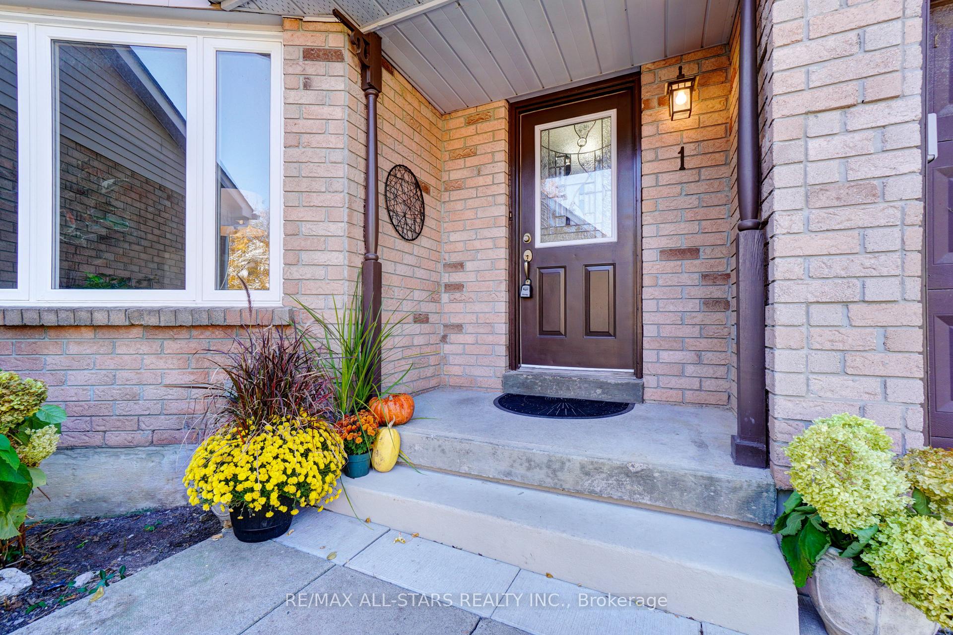 Photo 2 of Unit 1, 1 Adams Court, Uxbridge — HOMEH
