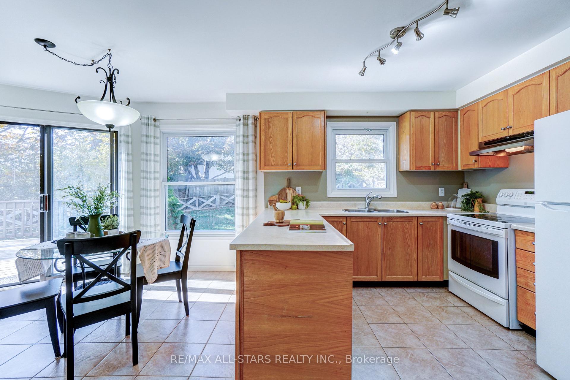 Photo 9 of Unit 1, 1 Adams Court, Uxbridge — HOMEH