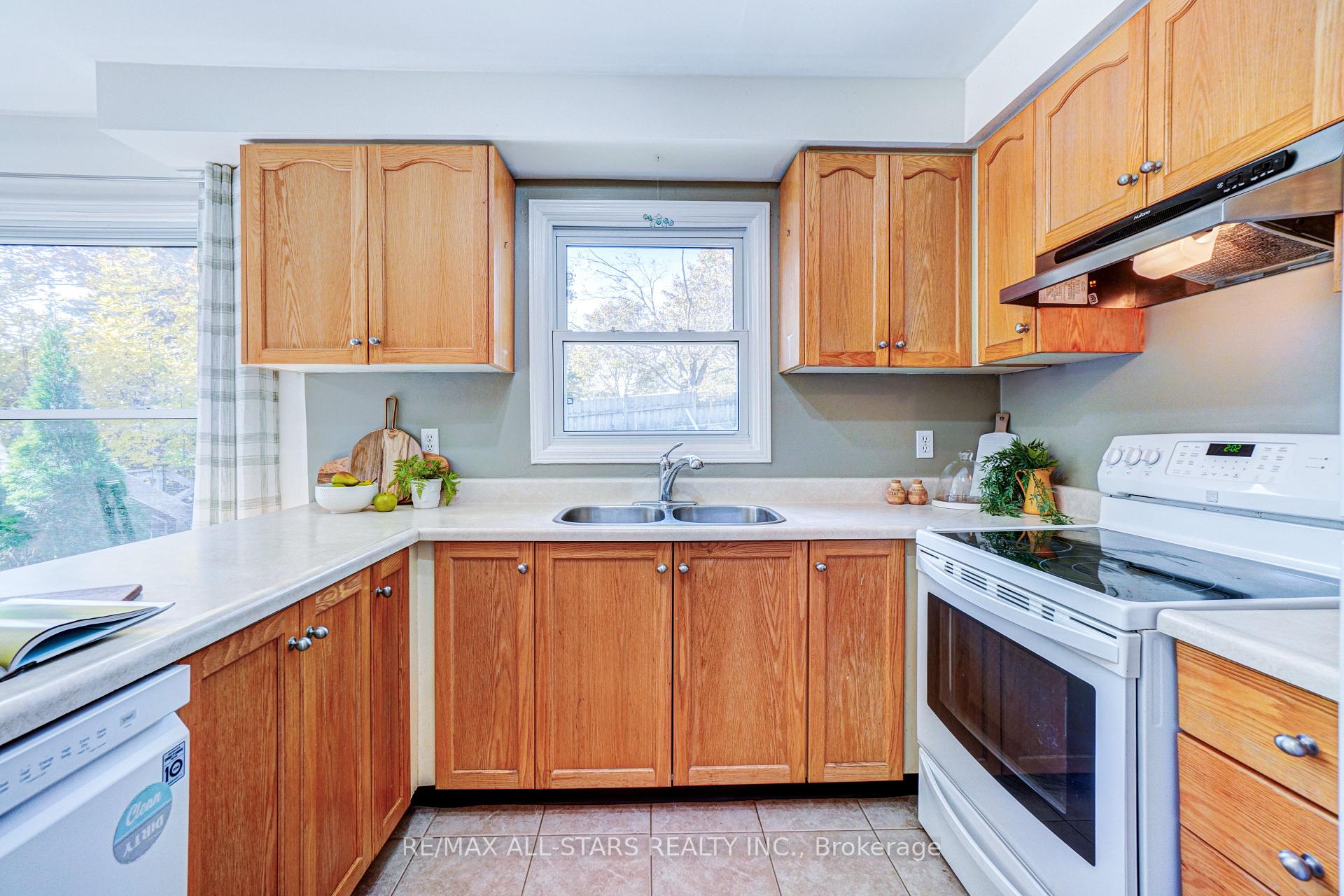 Photo 10 of Unit 1, 1 Adams Court, Uxbridge — HOMEH
