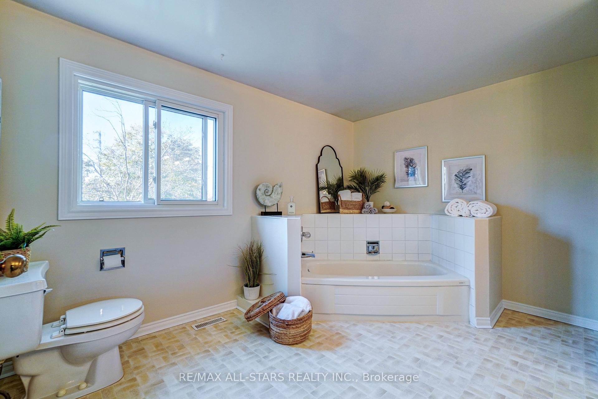 Photo 20 of Unit 1, 1 Adams Court, Uxbridge — HOMEH