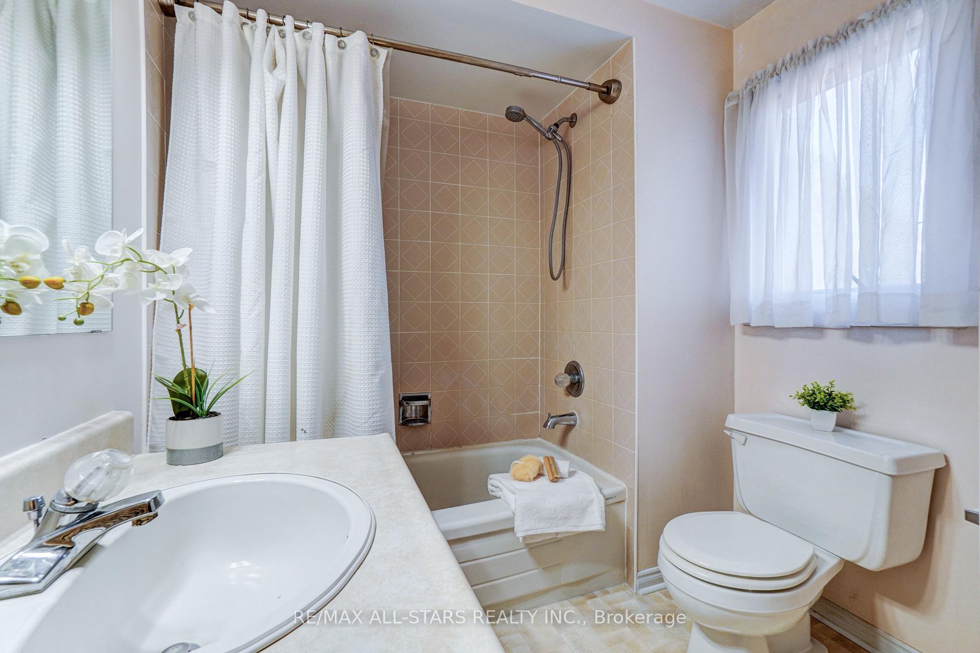 Photo 24 of Unit 1, 1 Adams Court, Uxbridge — HOMEH