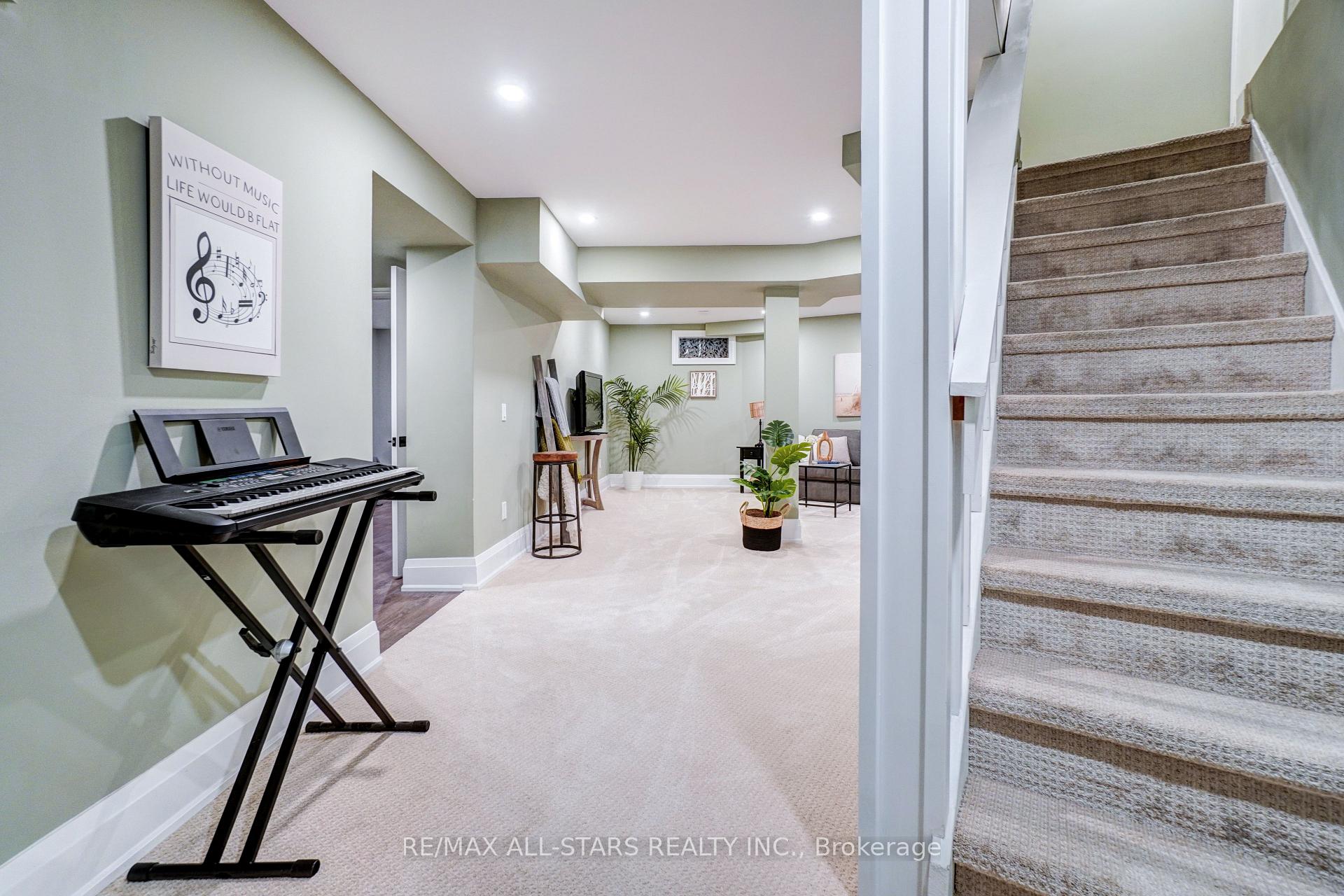 Photo 25 of Unit 1, 1 Adams Court, Uxbridge — HOMEH