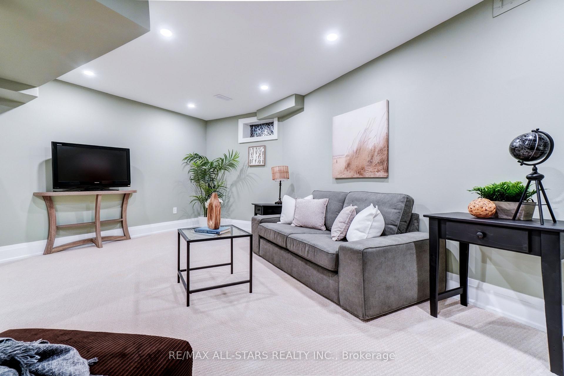 Photo 27 of Unit 1, 1 Adams Court, Uxbridge — HOMEH