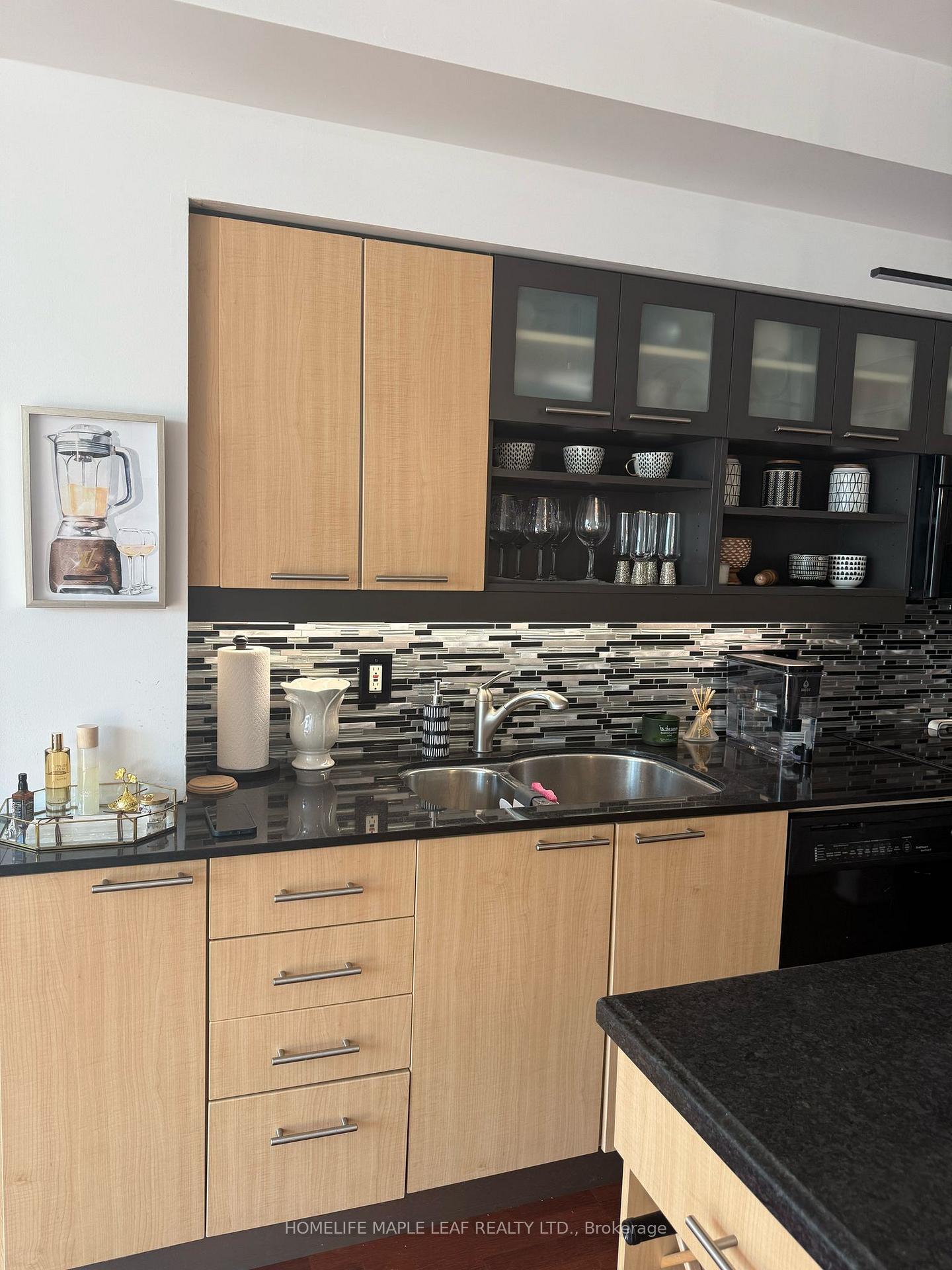 Photo 6 of Unit 921, 36 Blue Jays Way, Toronto, Waterfront Communities — HOMEH