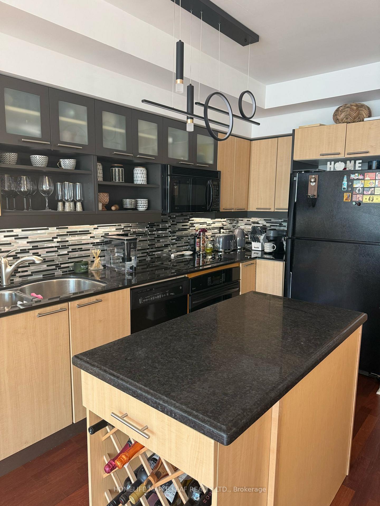 Photo 9 of Unit 921, 36 Blue Jays Way, Toronto, Waterfront Communities — HOMEH
