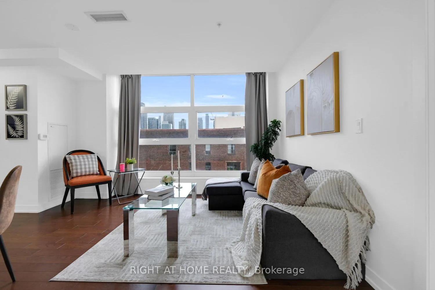 Photo 5 of Unit 701, 10 Willison Square, Toronto, Kensington-Chinatown — HOMEH