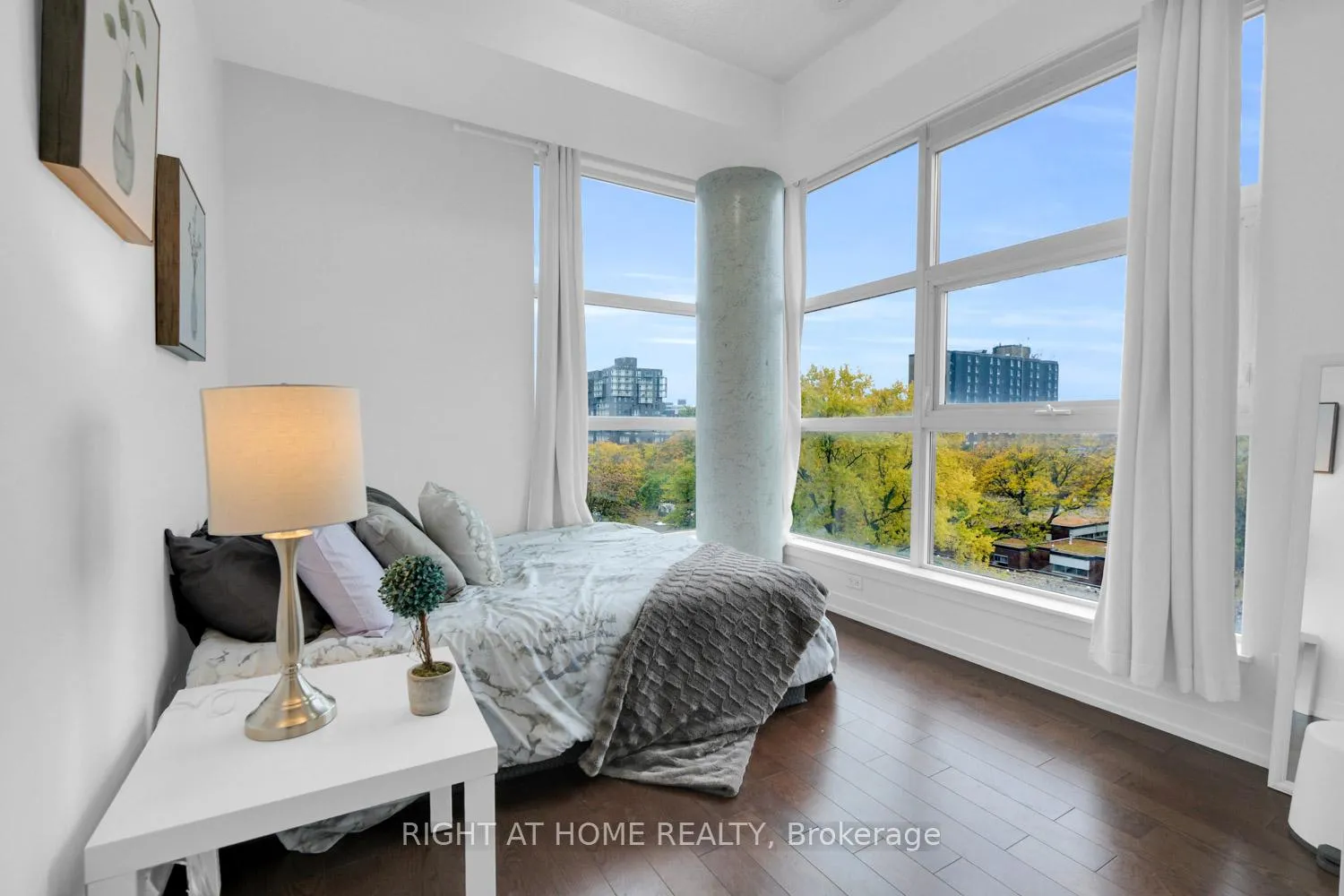 Photo 6 of Unit 701, 10 Willison Square, Toronto, Kensington-Chinatown — HOMEH