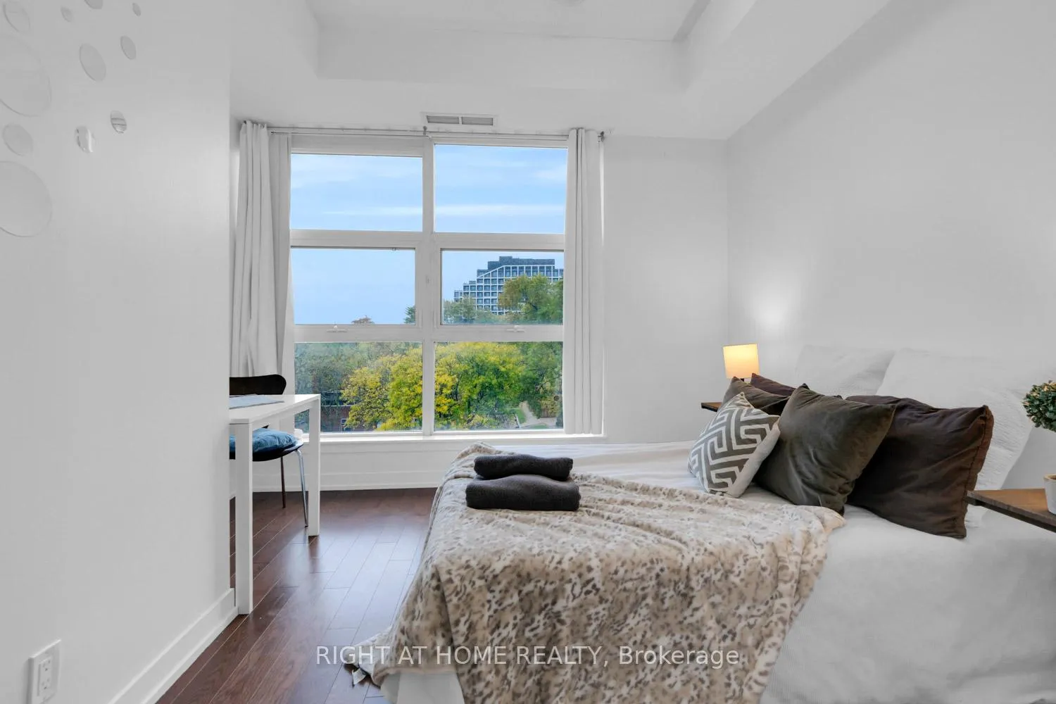 Photo 8 of Unit 701, 10 Willison Square, Toronto, Kensington-Chinatown — HOMEH