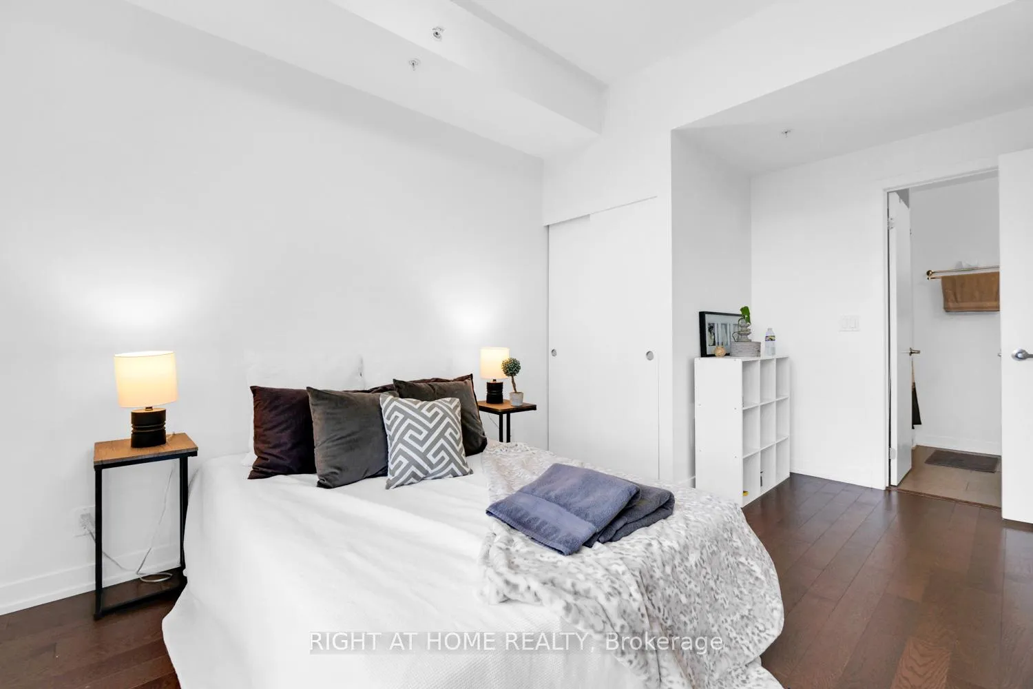 Photo 9 of Unit 701, 10 Willison Square, Toronto, Kensington-Chinatown — HOMEH