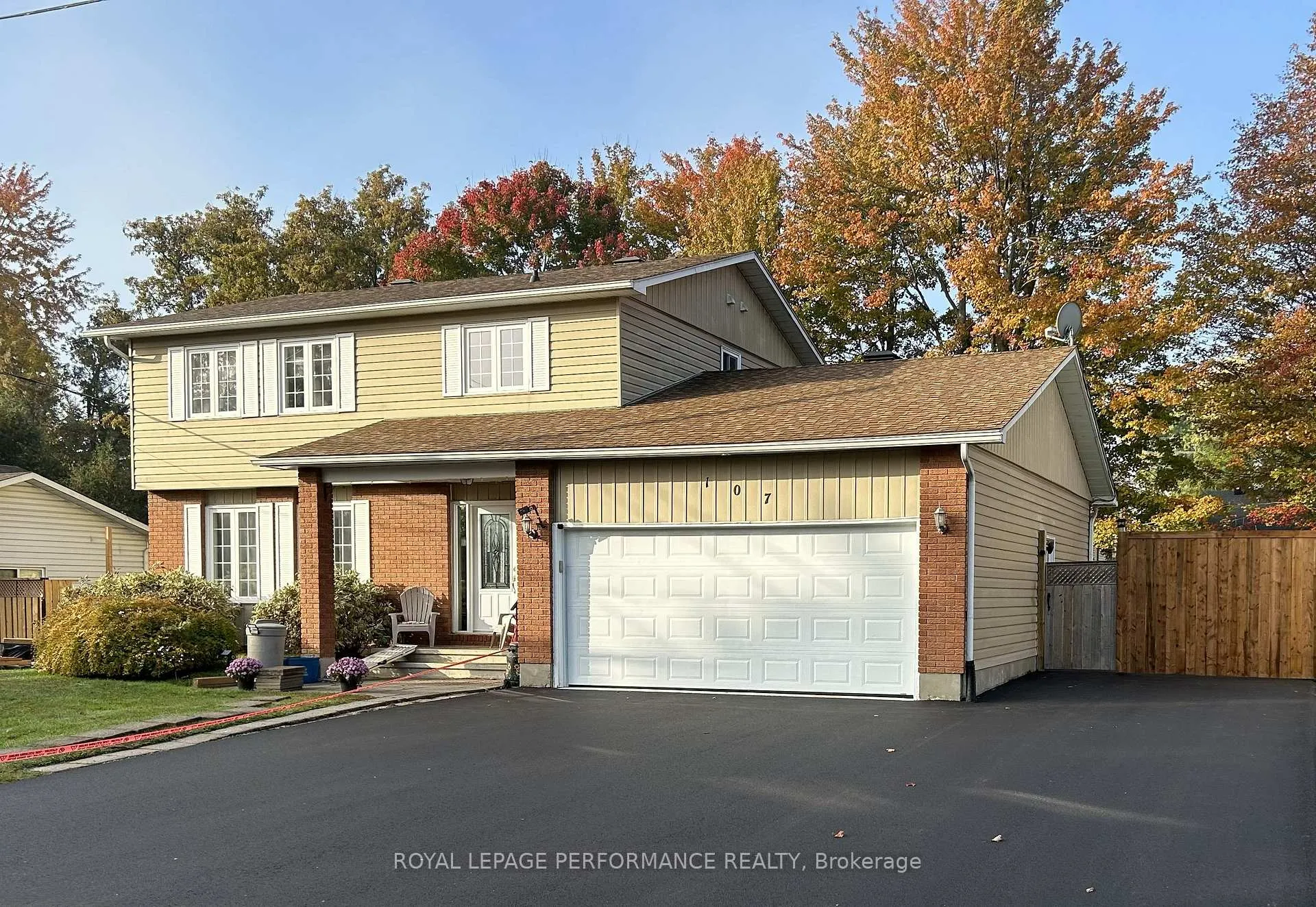 Photo 1 of 107 Dunlop Crescent, Russell, Village of Russell — HOMEH