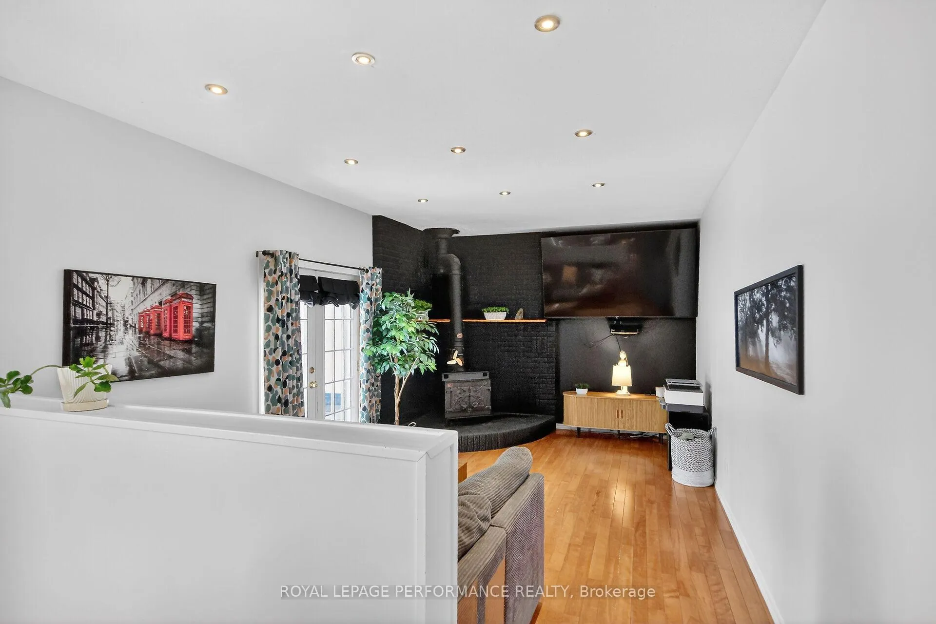 Photo 21 of 107 Dunlop Crescent, Russell, Village of Russell — HOMEH