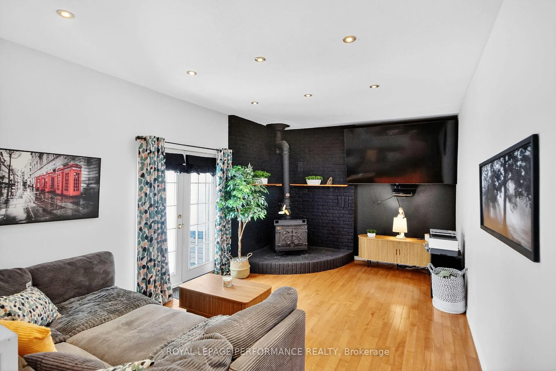 Photo 22 of 107 Dunlop Crescent, Russell, Village of Russell — HOMEH