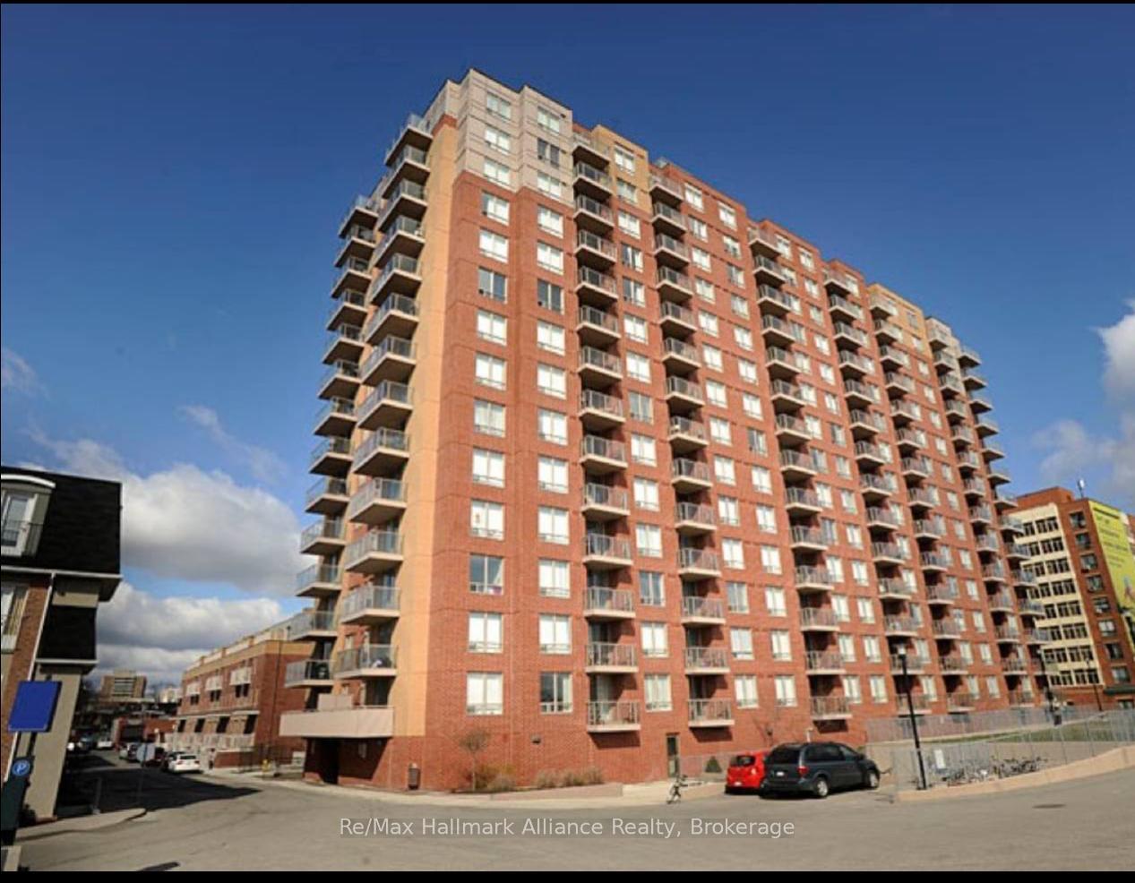 Front of Unit 910, 1369 Bloor Street W