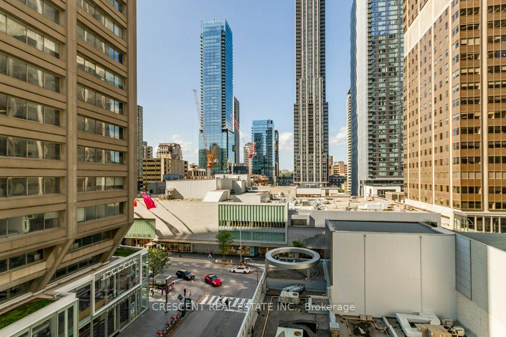 Photo 10 of Unit 701, 35 Balmuto Street, Toronto, Bay Street Corridor — HOMEH