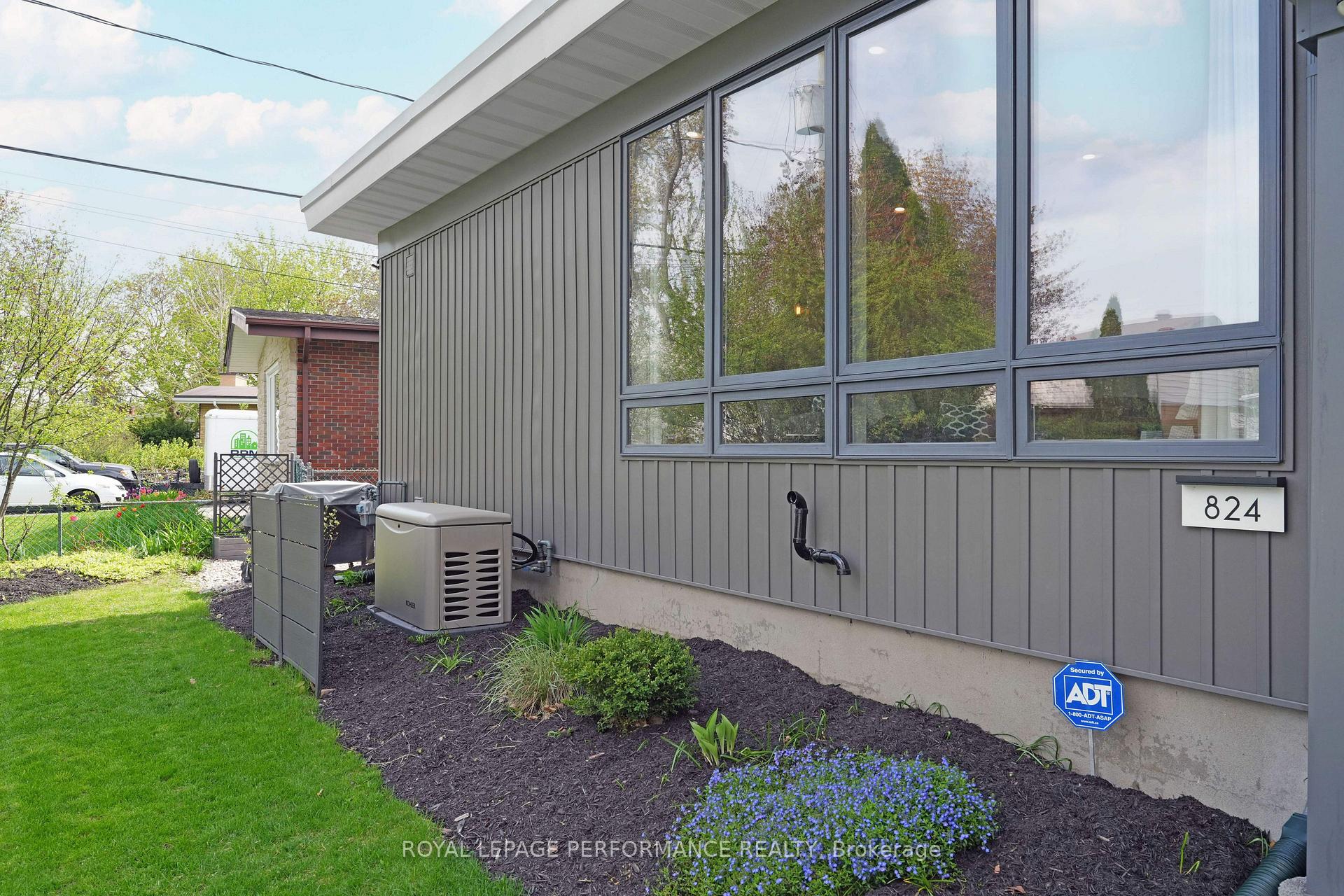 Photo 6 of 824 Adams Avenue, Ottawa, Elmvale Acres — HOMEH