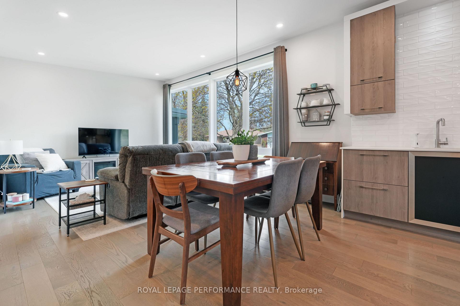 Photo 14 of 824 Adams Avenue, Ottawa, Elmvale Acres — HOMEH