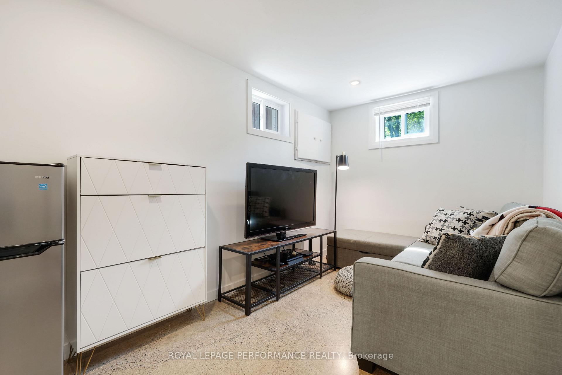 Photo 18 of 824 Adams Avenue, Ottawa, Elmvale Acres — HOMEH