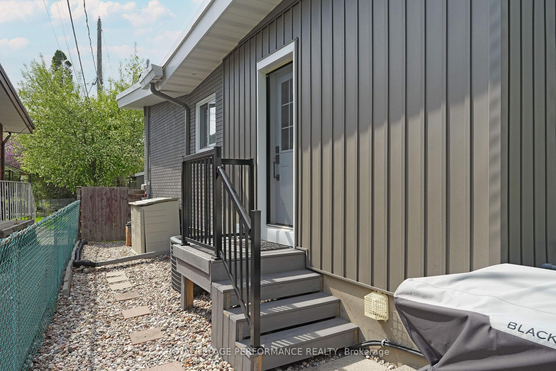 Photo 33 of 824 Adams Avenue, Ottawa, Elmvale Acres — HOMEH