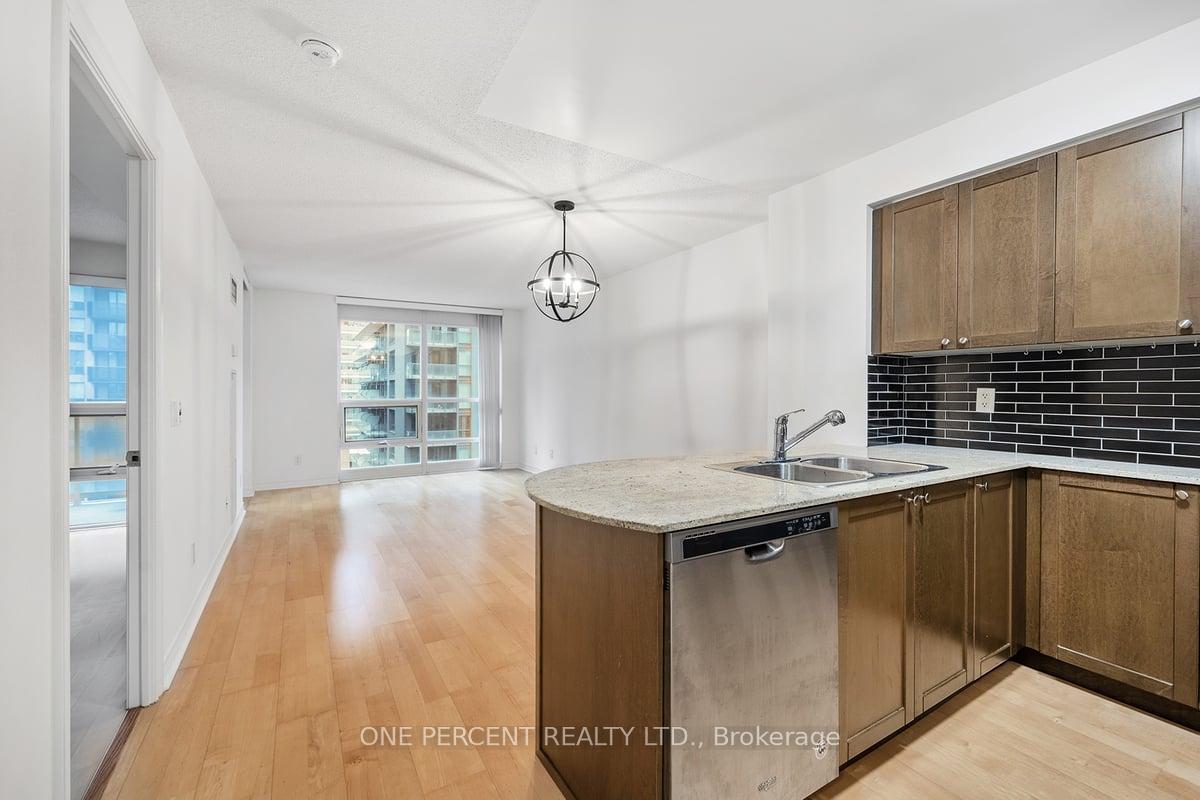 Photo 3 of Unit 1110, 763 Bay Street, Toronto, Bay Street Corridor — HOMEH