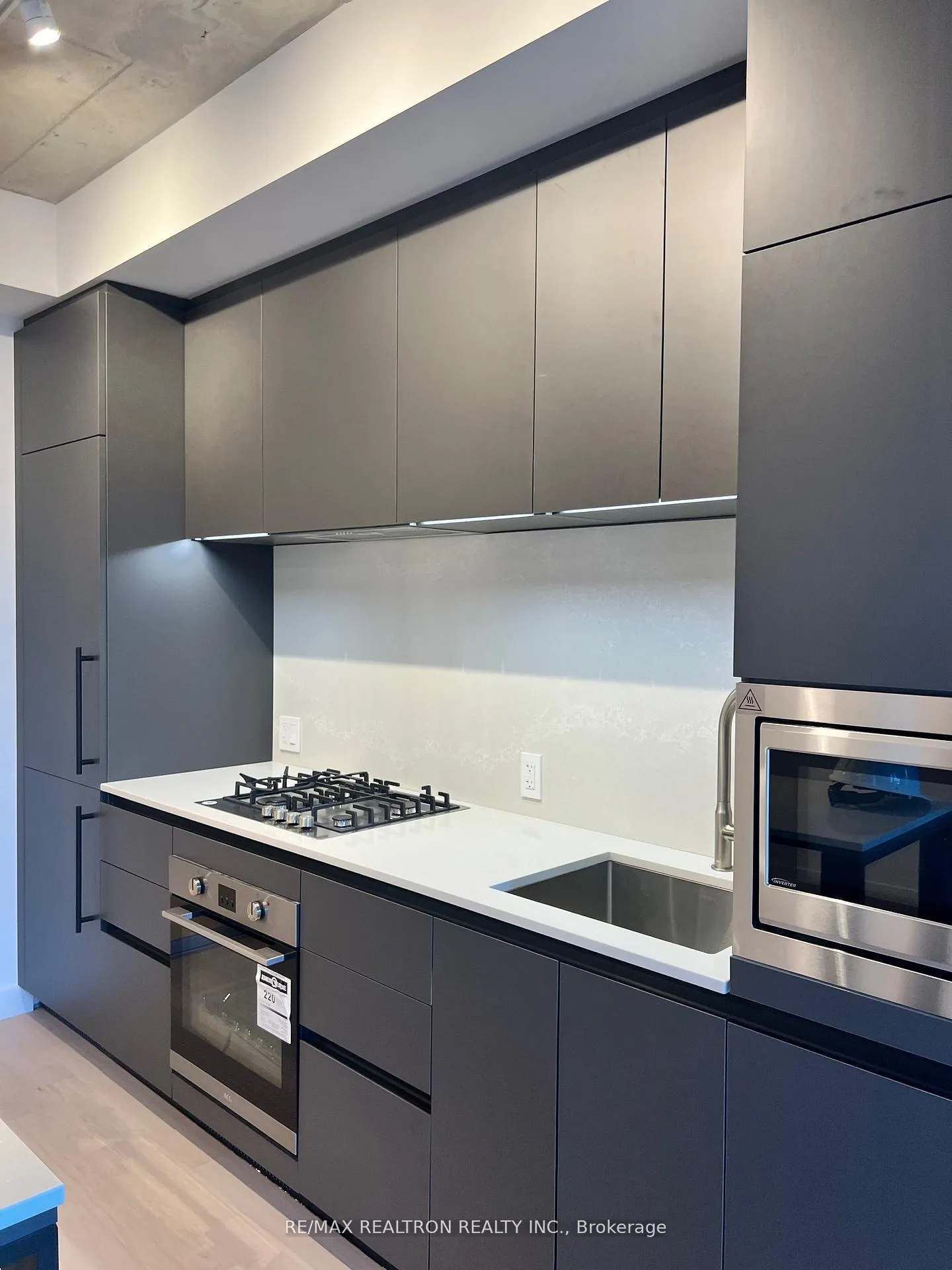 Photo 5 of Unit 403, 1720 Bayview Avenue, Toronto, Mount Pleasant East — HOMEH