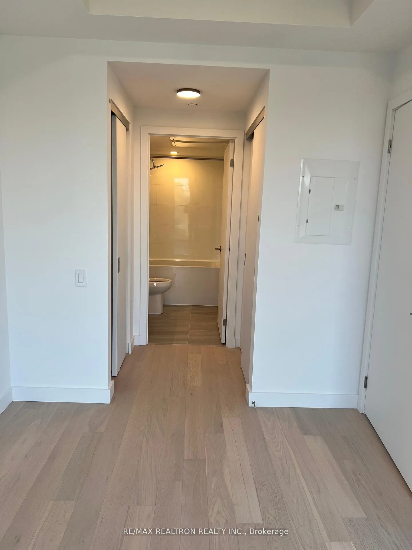 Photo 8 of Unit 403, 1720 Bayview Avenue, Toronto, Mount Pleasant East — HOMEH