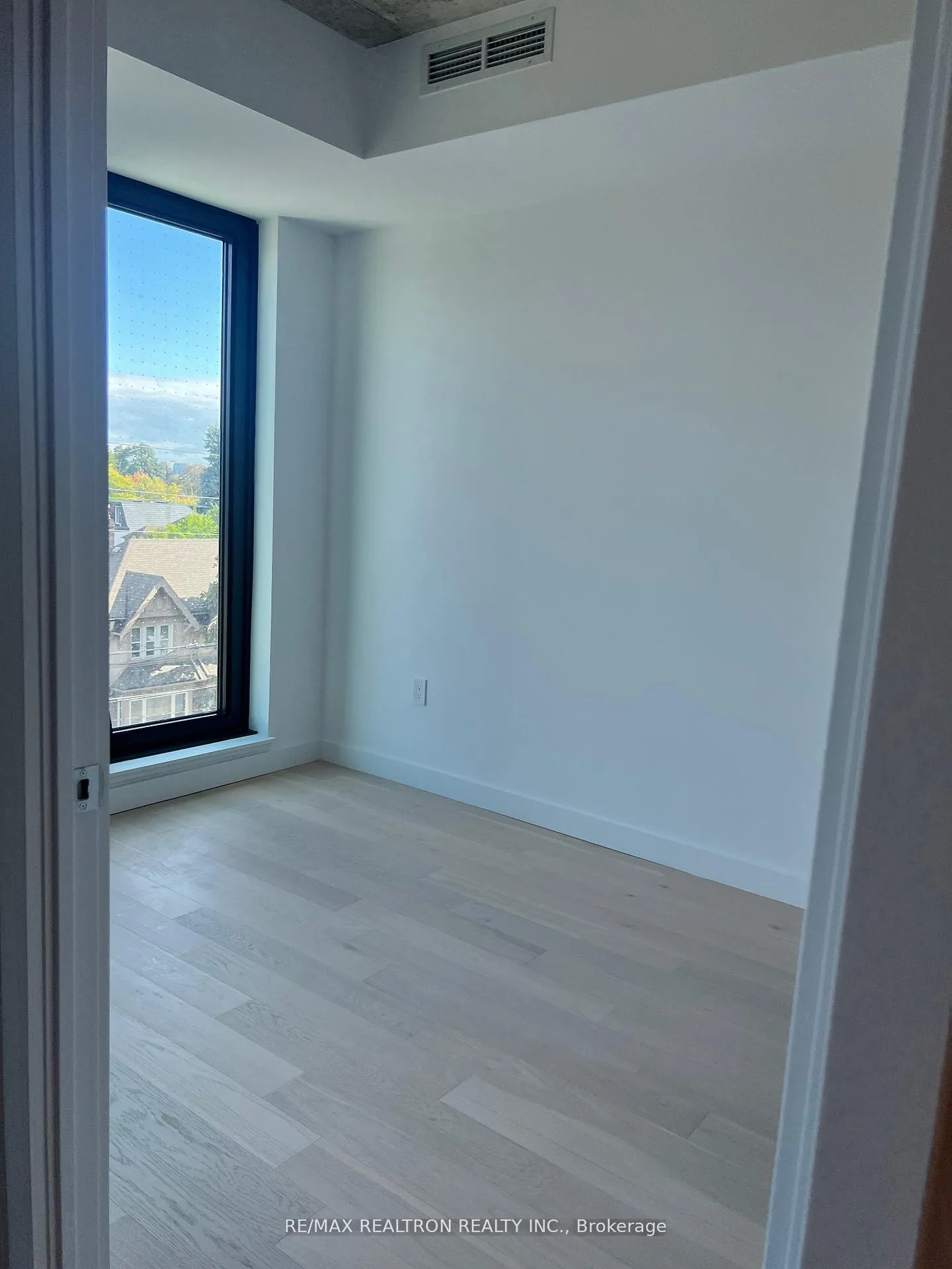 Photo 9 of Unit 403, 1720 Bayview Avenue, Toronto, Mount Pleasant East — HOMEH