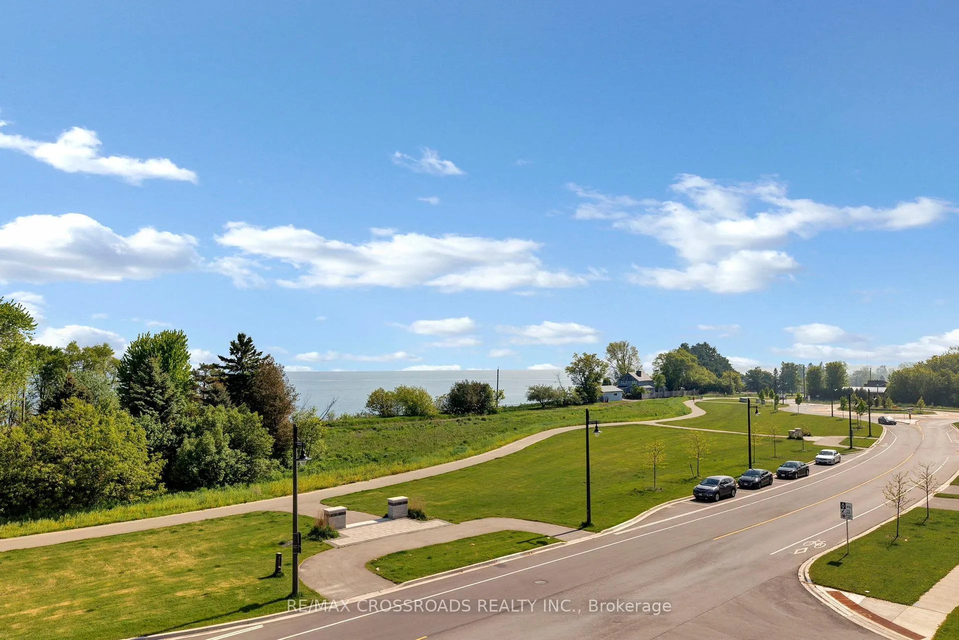 Photo 5 of 3 Larkin Lane, Clarington, Bowmanville — HOMEH
