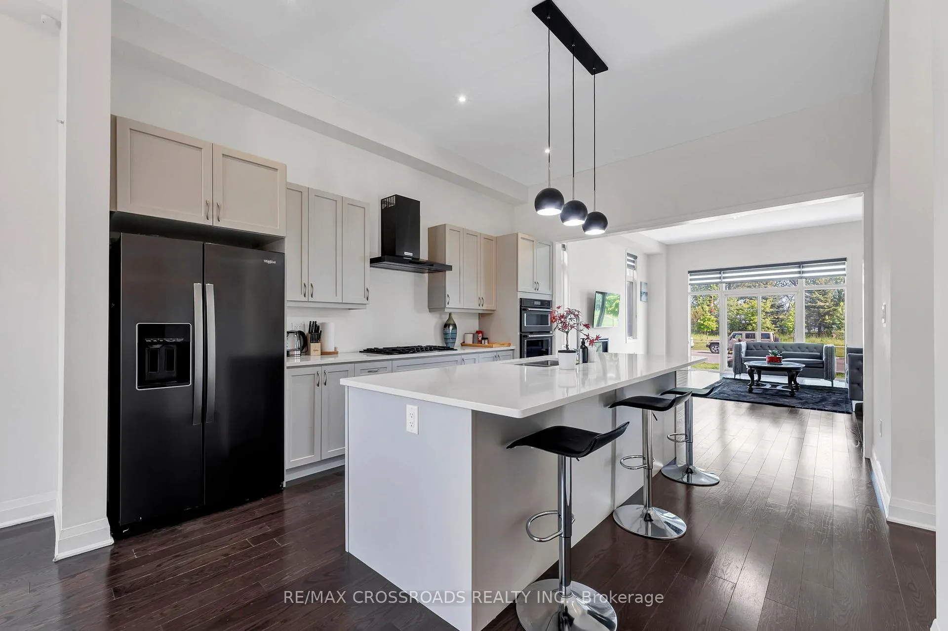 Photo 8 of 3 Larkin Lane, Clarington, Bowmanville — HOMEH