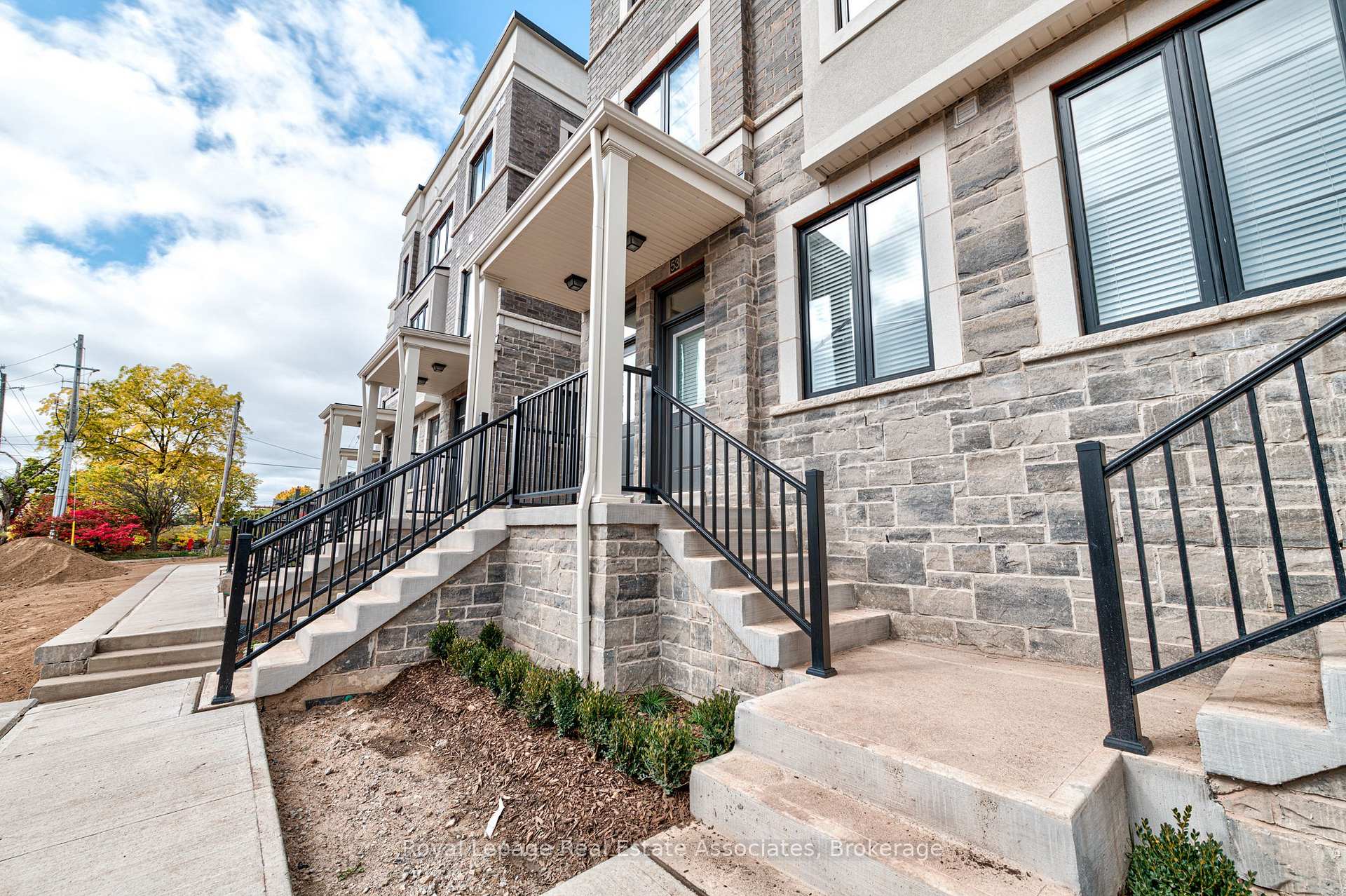 Photo 2 of Unit 53, 383 Dundas Street E, Hamilton, Waterdown — HOMEH