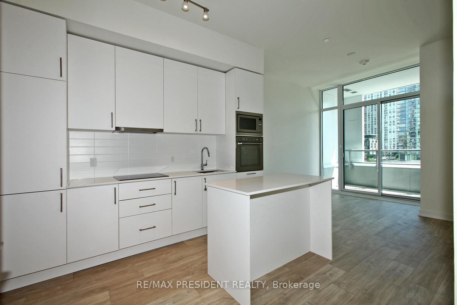 Photo 2 of Unit 404W, 27 Bathrust Street, Toronto, Waterfront Communities — HOMEH